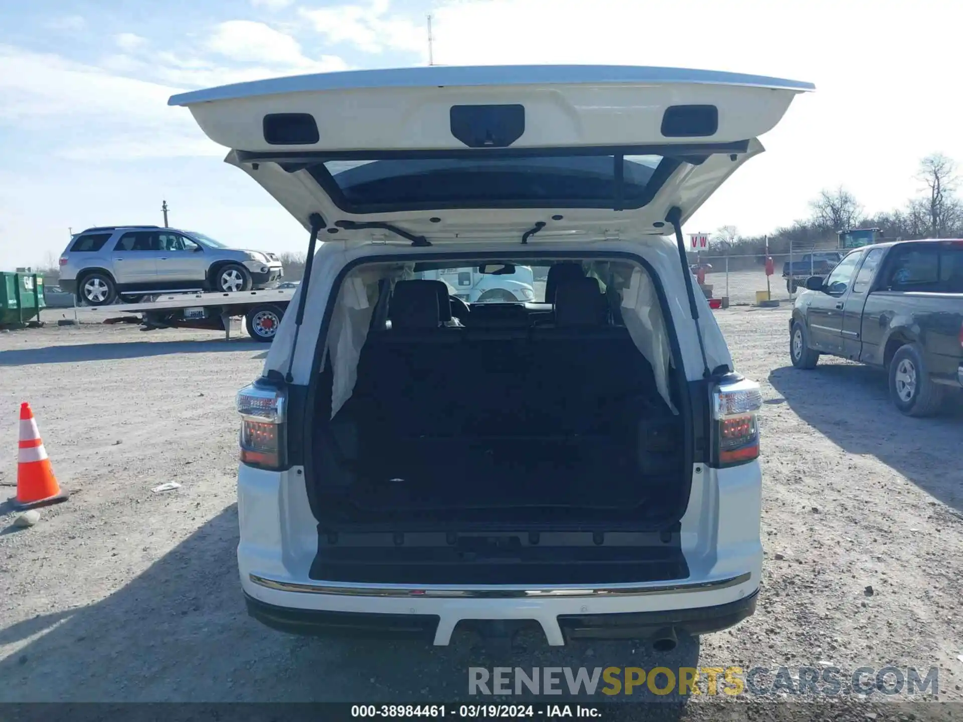 17 Photograph of a damaged car JTEBU5JR5K5694306 TOYOTA 4RUNNER 2019