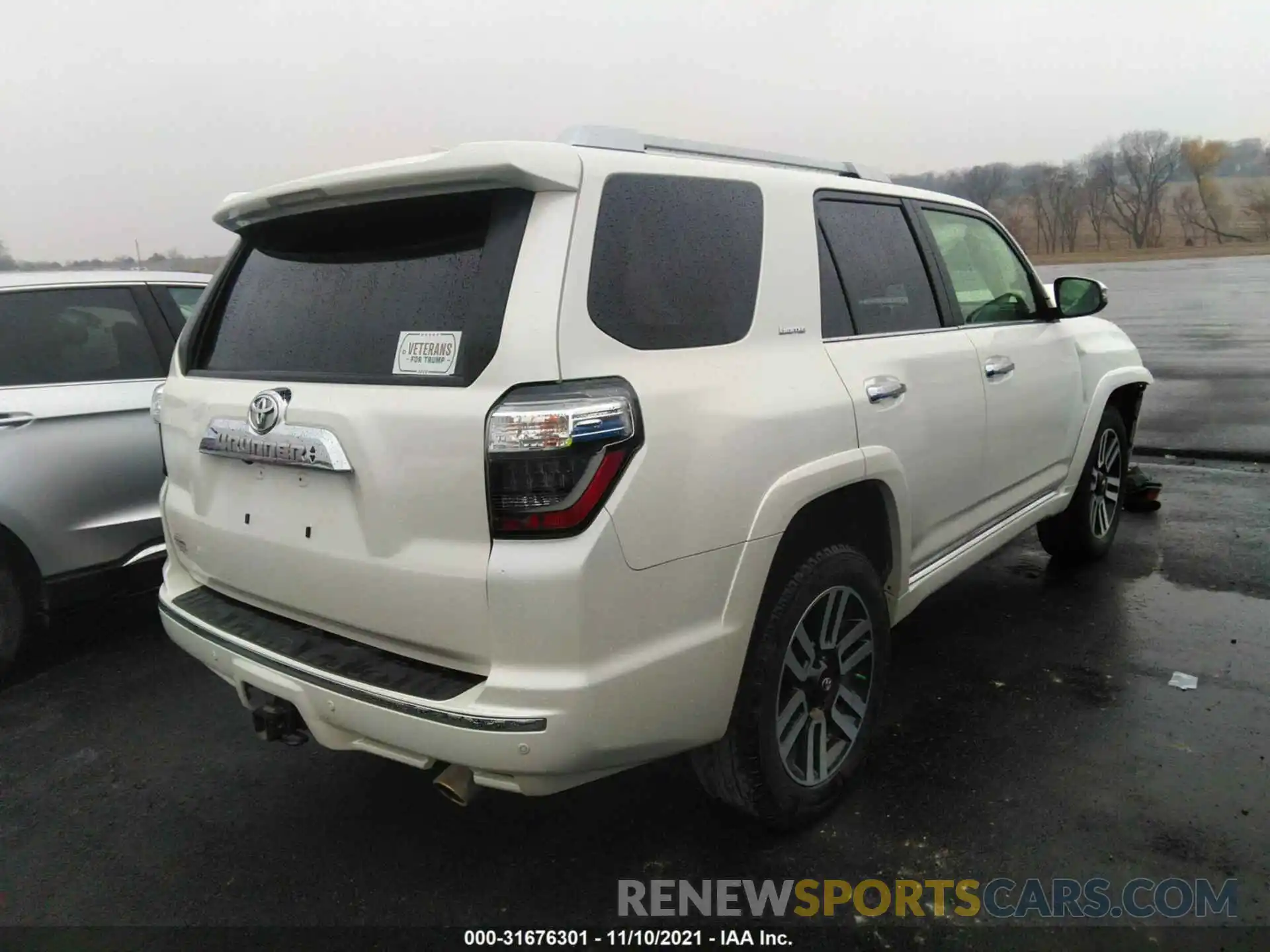 4 Photograph of a damaged car JTEBU5JR5K5700024 TOYOTA 4RUNNER 2019