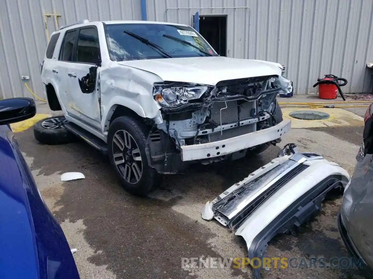 1 Фотография поврежденного автомобиля JTEBU5JR5K5701738 TOYOTA 4RUNNER 2019