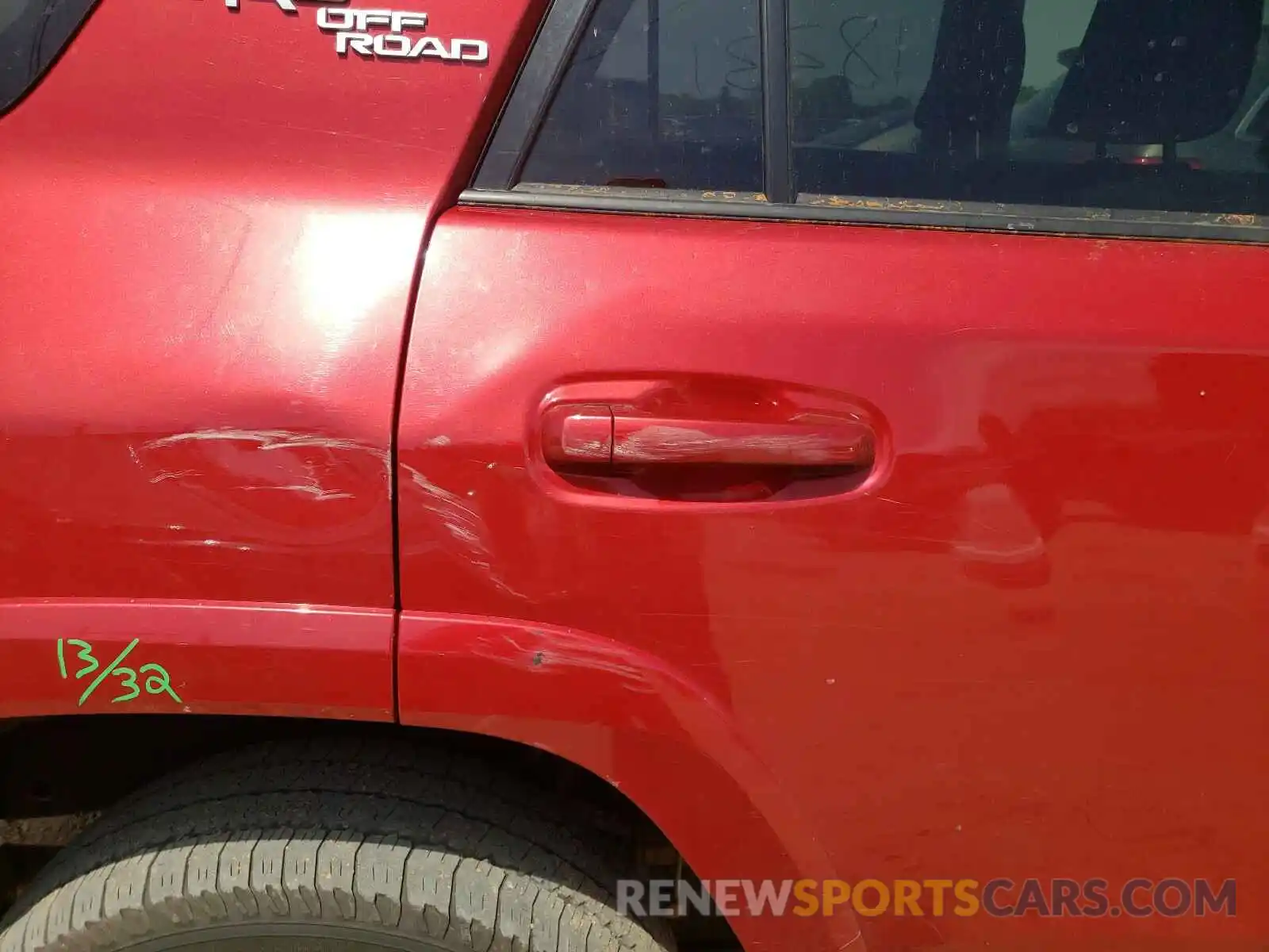 9 Photograph of a damaged car JTEBU5JR5K5702694 TOYOTA 4RUNNER 2019