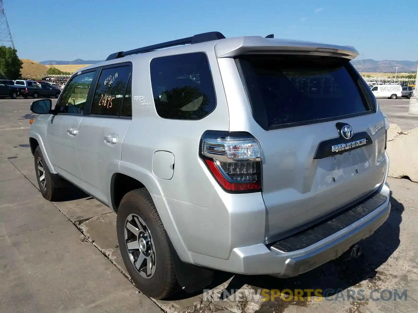 3 Фотография поврежденного автомобиля JTEBU5JR5K5703599 TOYOTA 4RUNNER 2019