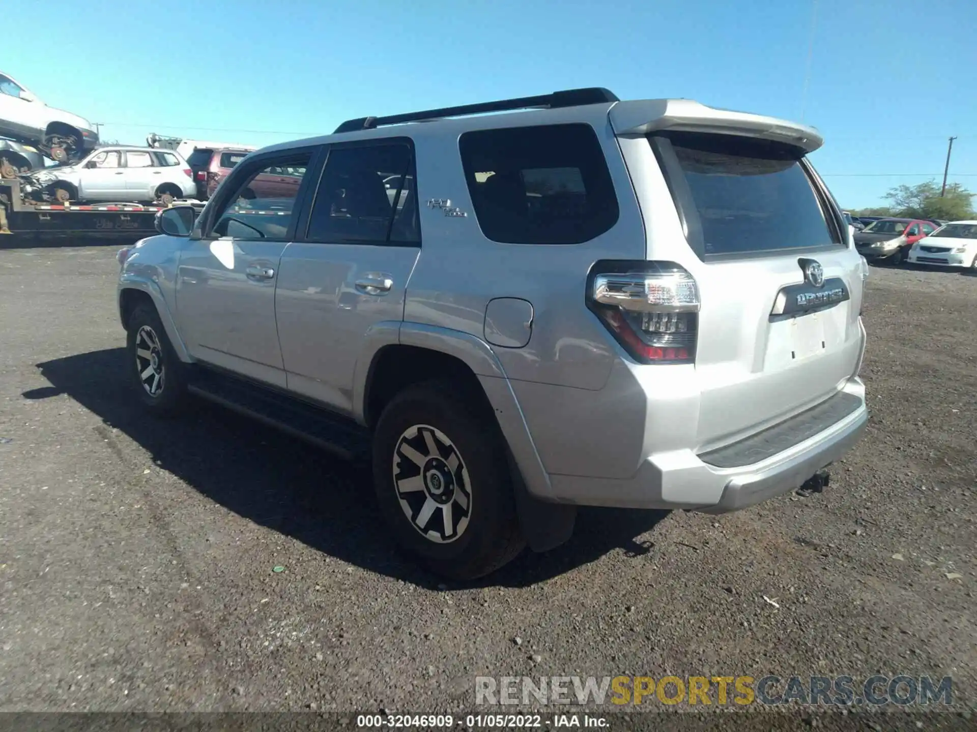 3 Фотография поврежденного автомобиля JTEBU5JR5K5710214 TOYOTA 4RUNNER 2019