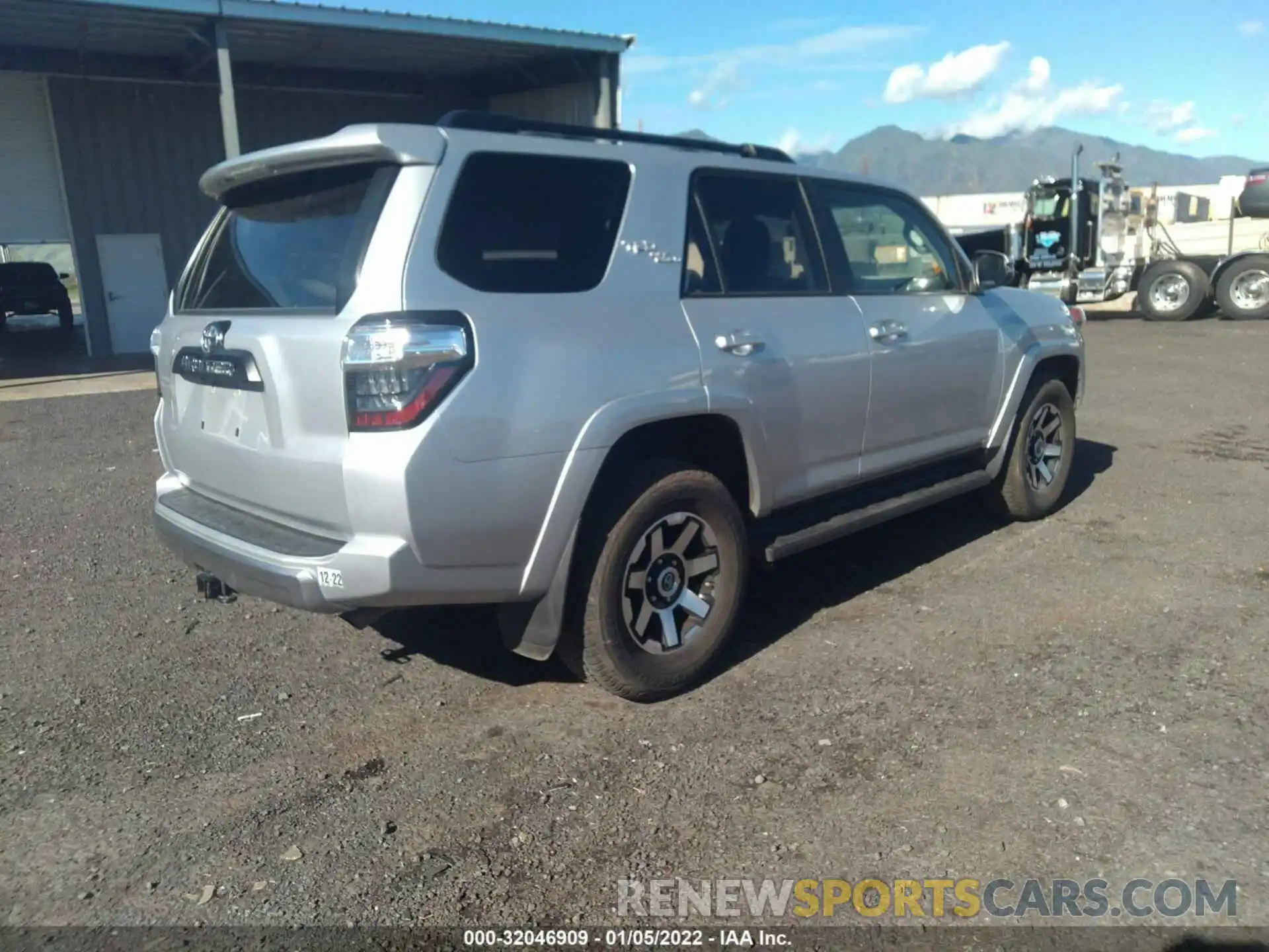 4 Photograph of a damaged car JTEBU5JR5K5710214 TOYOTA 4RUNNER 2019