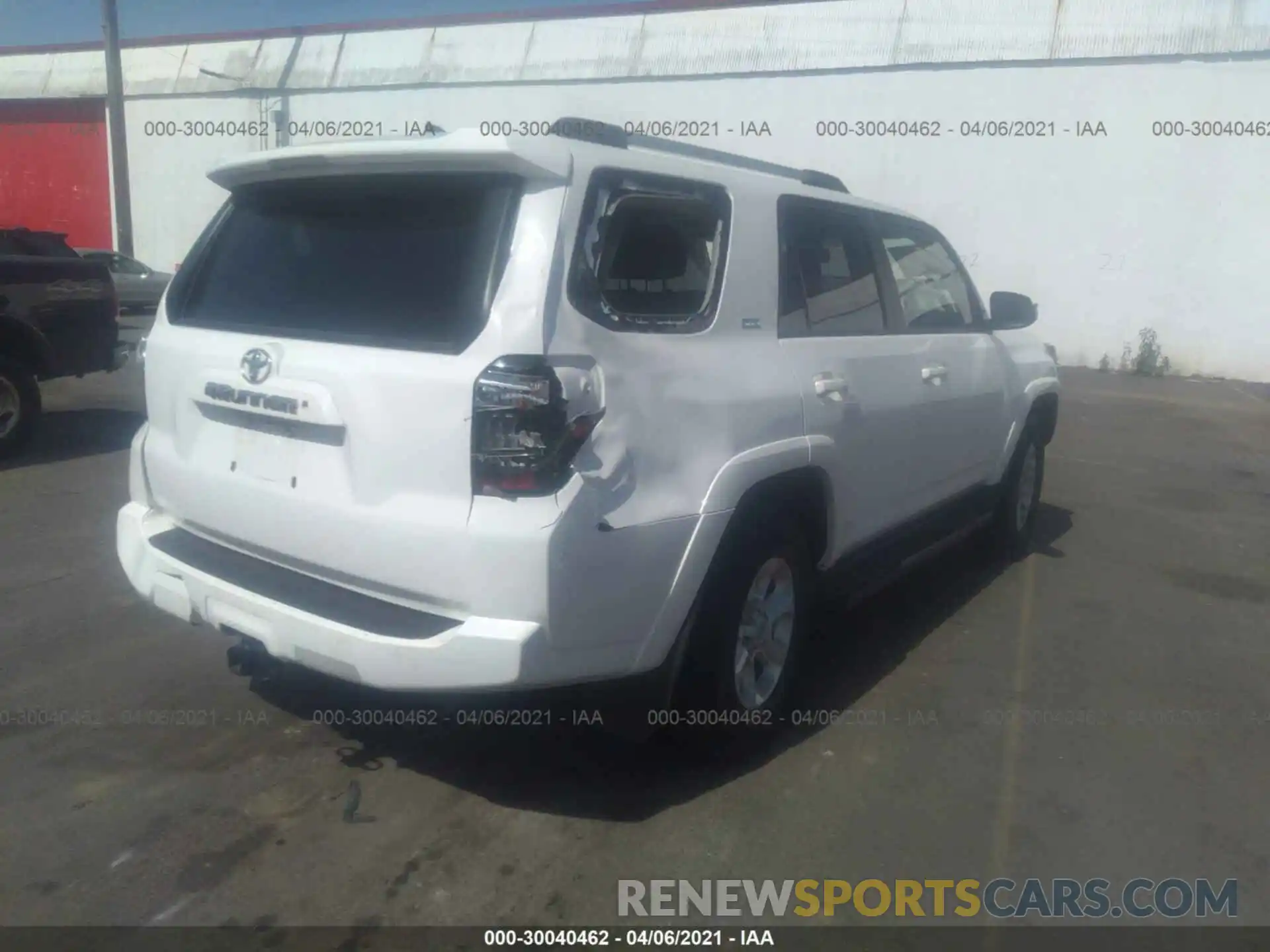 4 Photograph of a damaged car JTEBU5JR5K5714179 TOYOTA 4RUNNER 2019