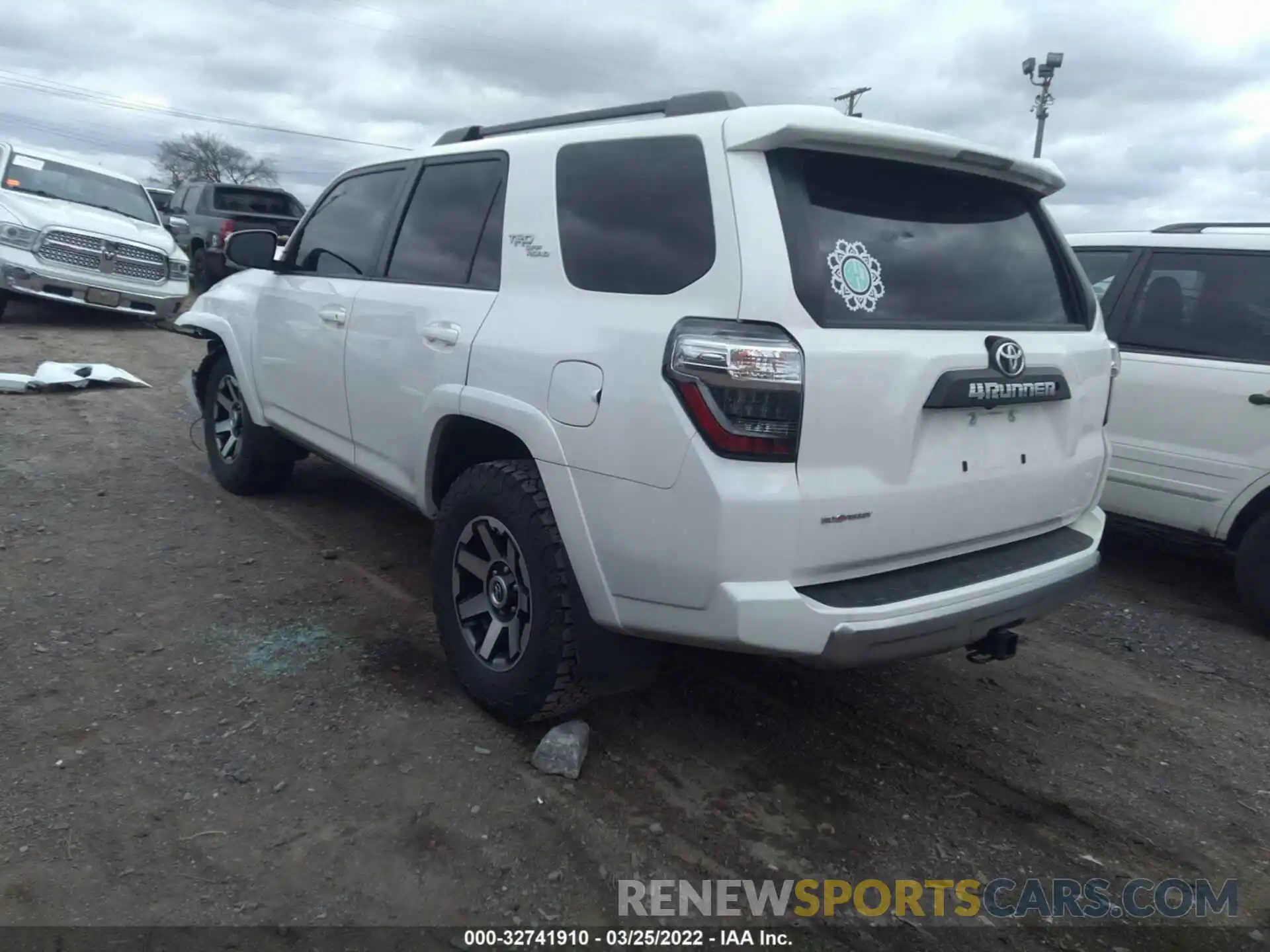 3 Фотография поврежденного автомобиля JTEBU5JR5K5721701 TOYOTA 4RUNNER 2019