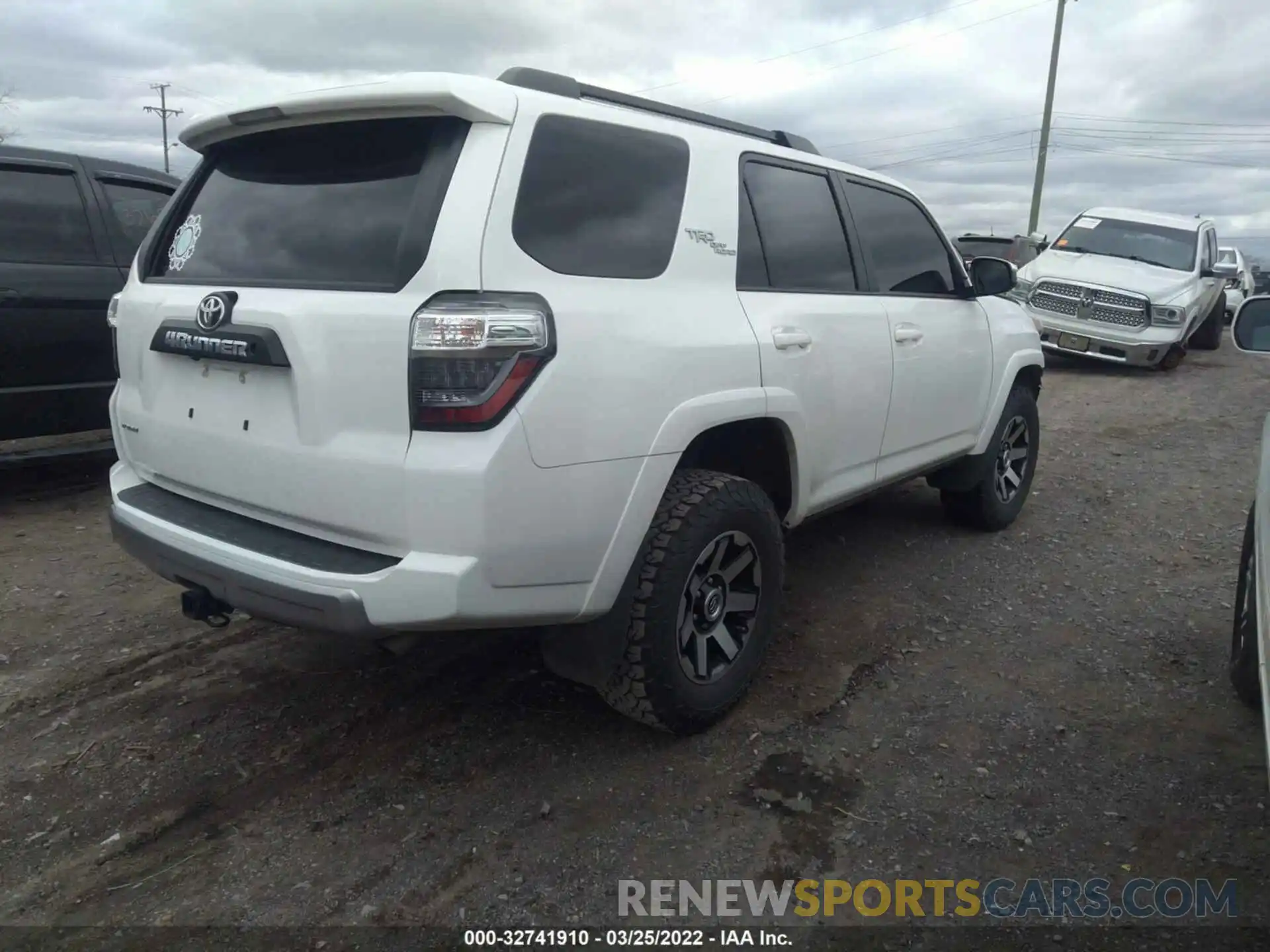 4 Фотография поврежденного автомобиля JTEBU5JR5K5721701 TOYOTA 4RUNNER 2019