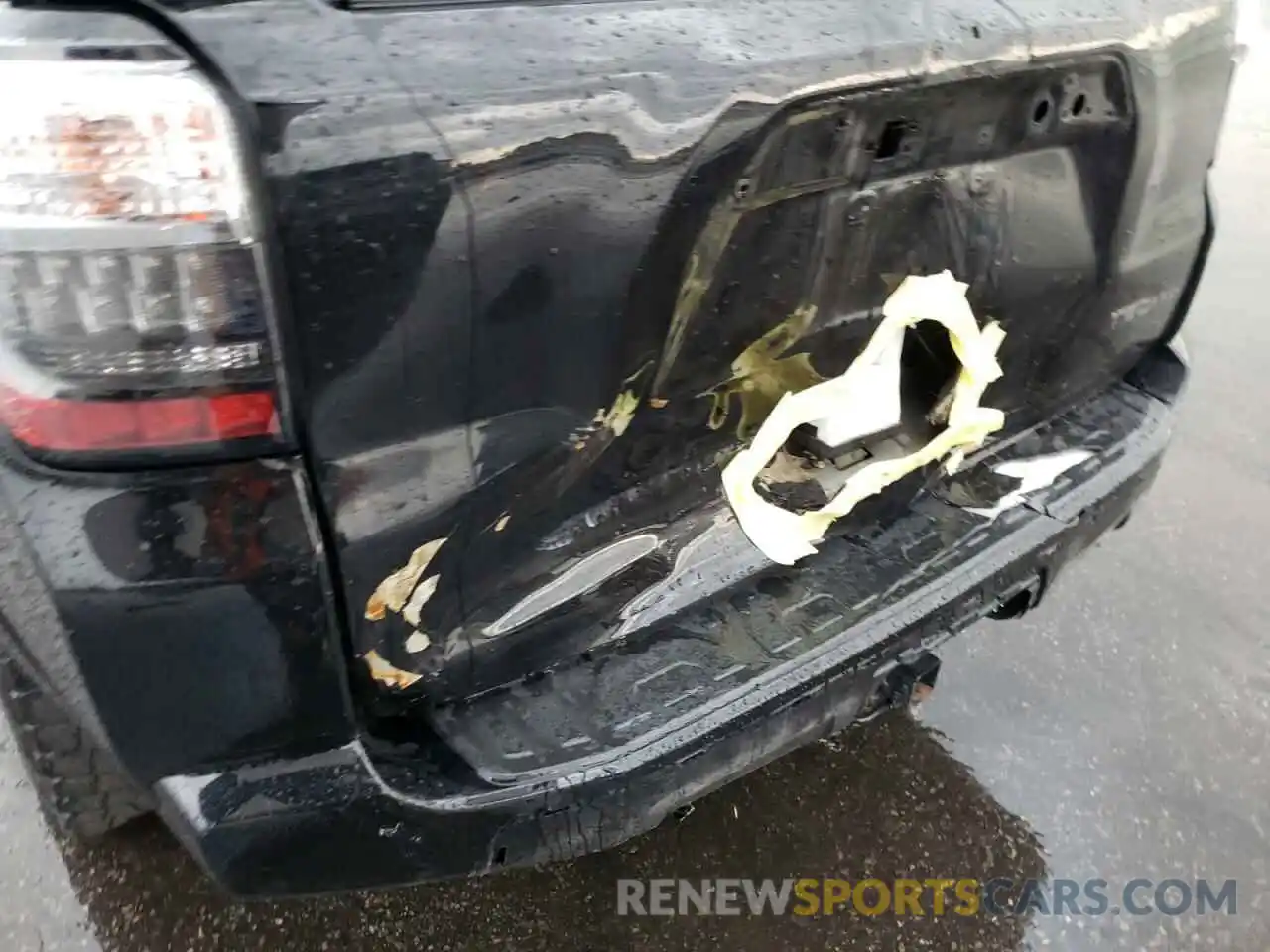 9 Photograph of a damaged car JTEBU5JR5K5726221 TOYOTA 4RUNNER 2019