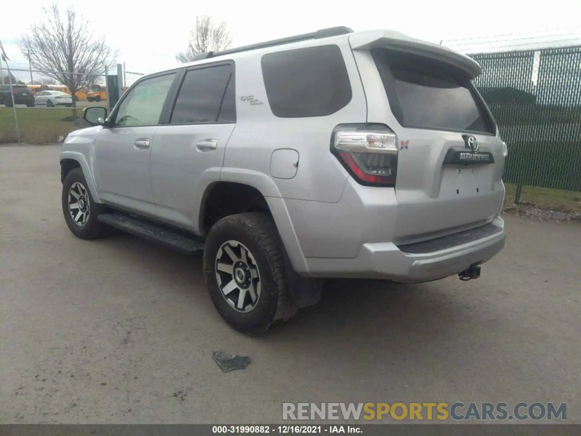 3 Фотография поврежденного автомобиля JTEBU5JR5K5733329 TOYOTA 4RUNNER 2019