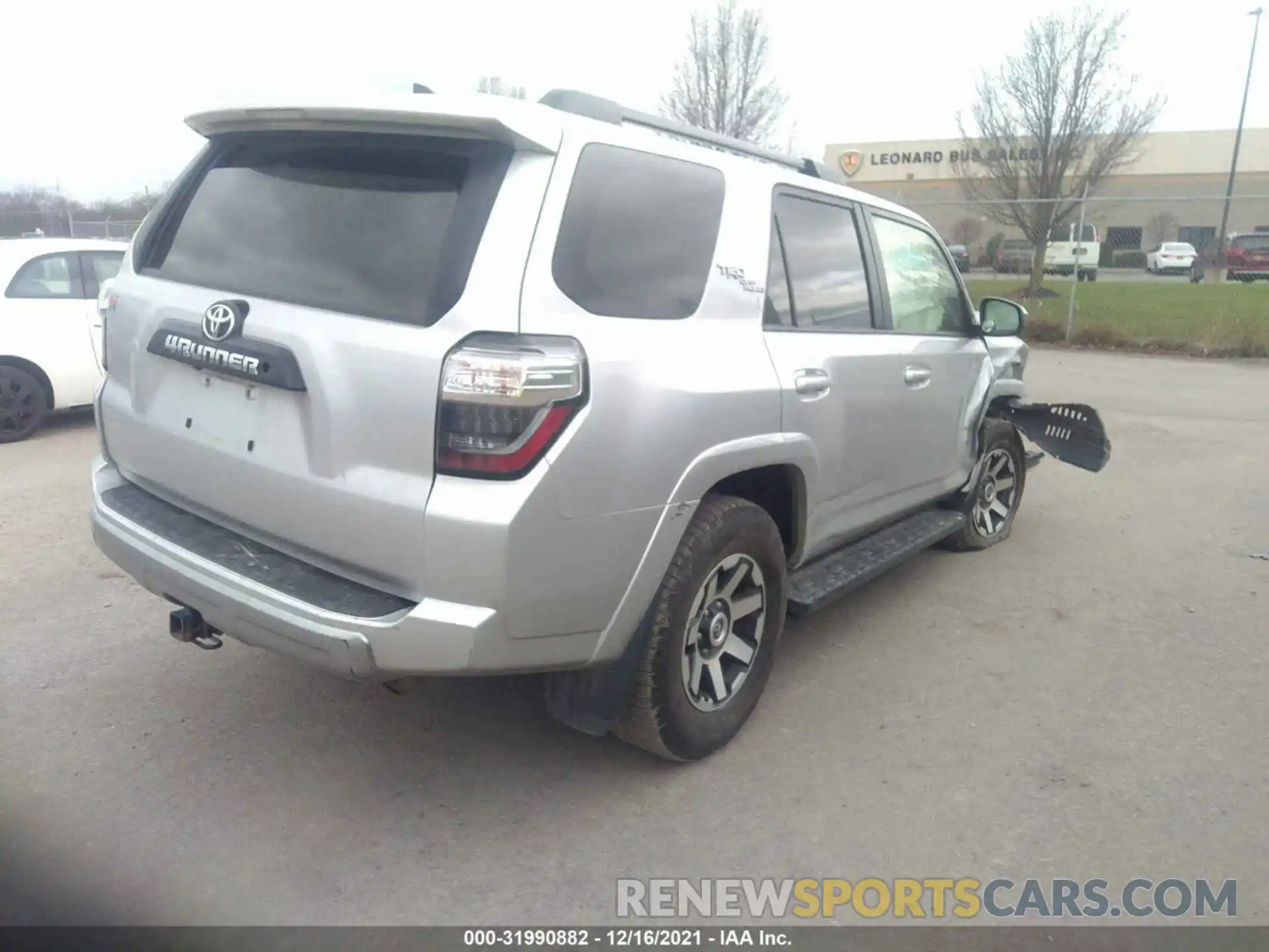 4 Фотография поврежденного автомобиля JTEBU5JR5K5733329 TOYOTA 4RUNNER 2019