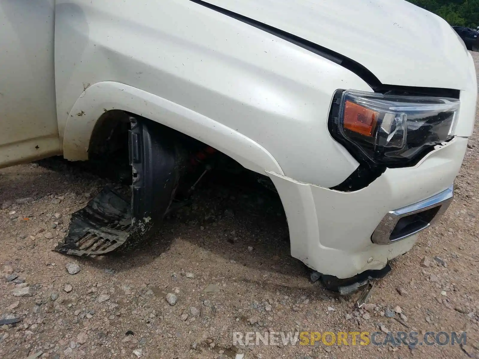 9 Photograph of a damaged car JTEBU5JR5K5735601 TOYOTA 4RUNNER 2019