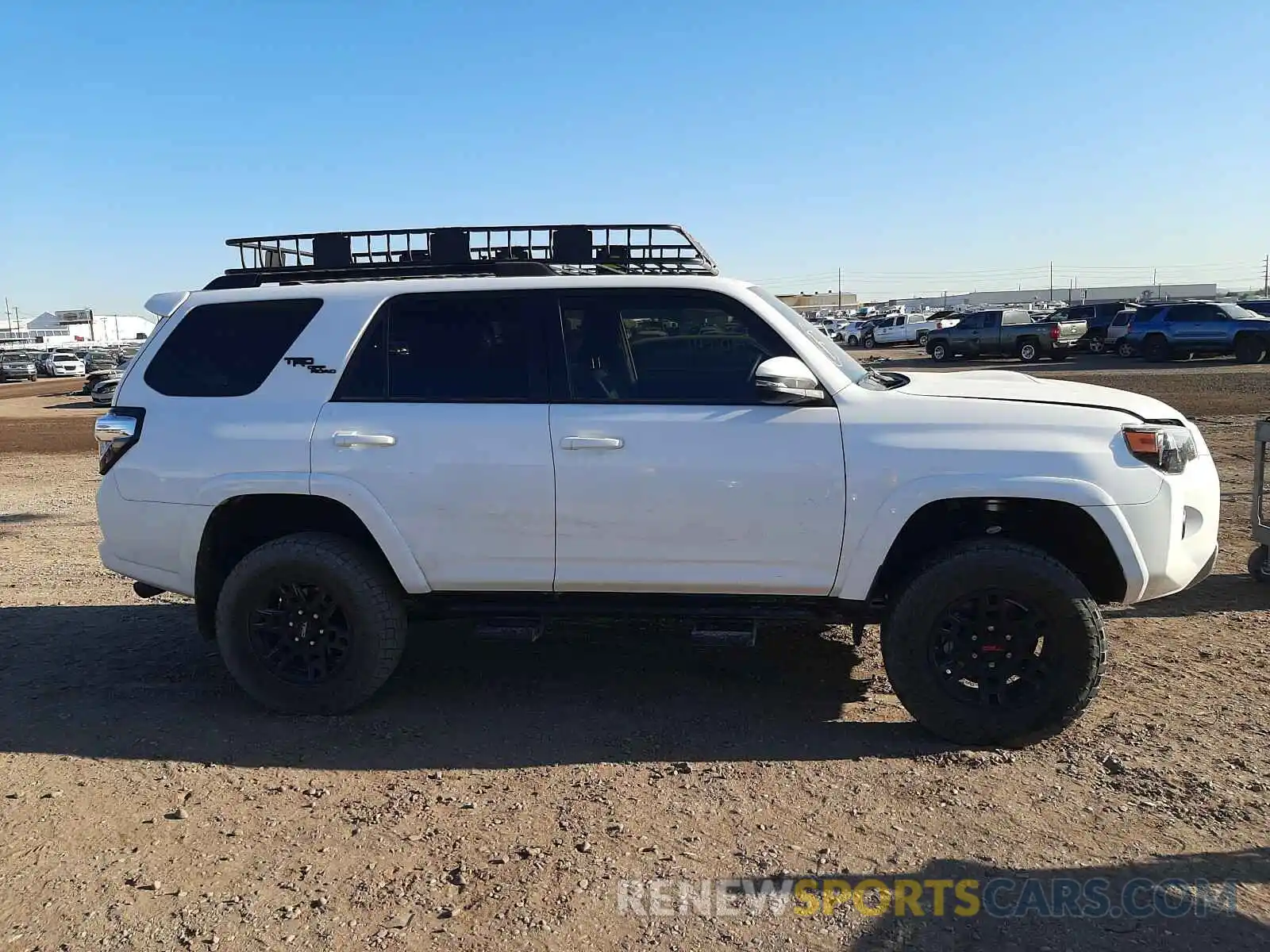 9 Фотография поврежденного автомобиля JTEBU5JR5K5737056 TOYOTA 4RUNNER 2019