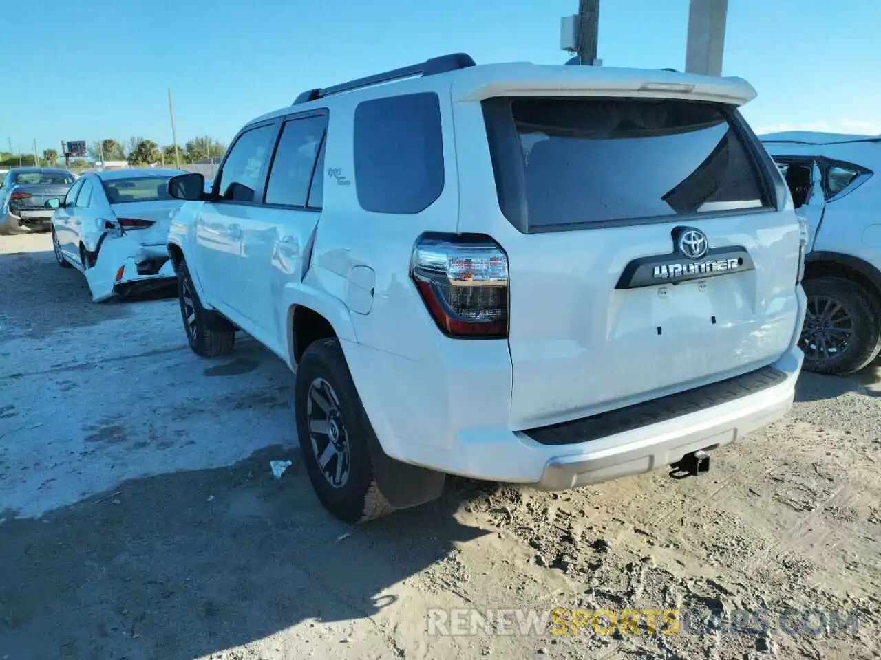 3 Фотография поврежденного автомобиля JTEBU5JR5K5737302 TOYOTA 4RUNNER 2019