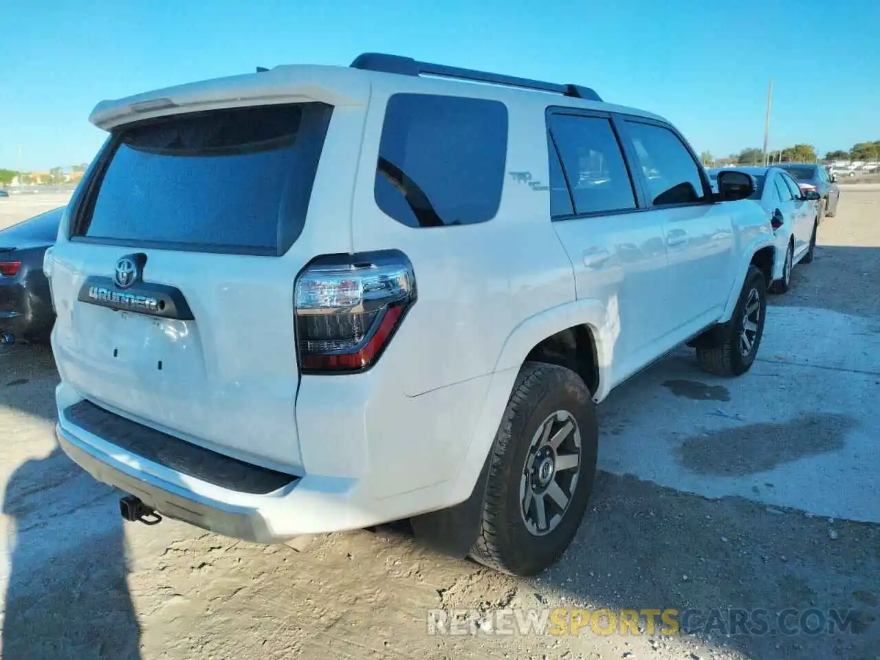 4 Фотография поврежденного автомобиля JTEBU5JR5K5737302 TOYOTA 4RUNNER 2019