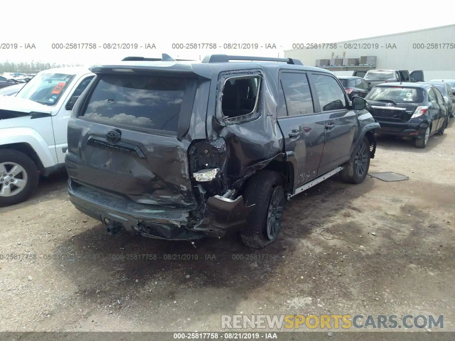 4 Фотография поврежденного автомобиля JTEBU5JR6K5611613 TOYOTA 4RUNNER 2019