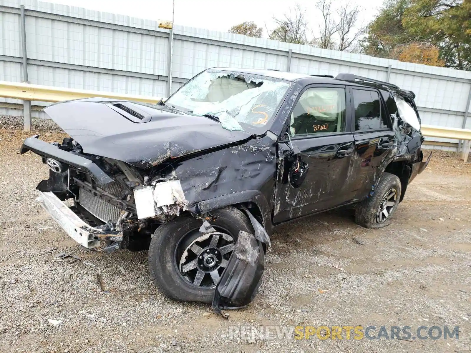 2 Photograph of a damaged car JTEBU5JR6K5612017 TOYOTA 4RUNNER 2019