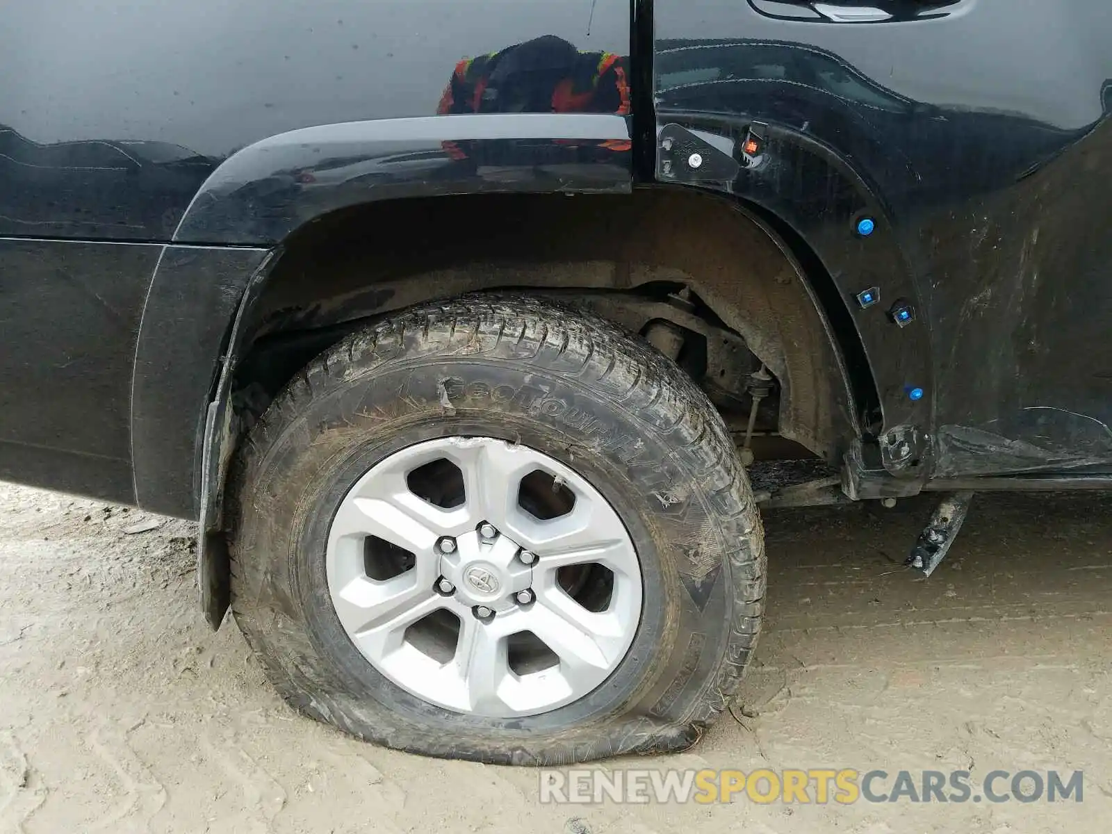 9 Photograph of a damaged car JTEBU5JR6K5613393 TOYOTA 4RUNNER 2019