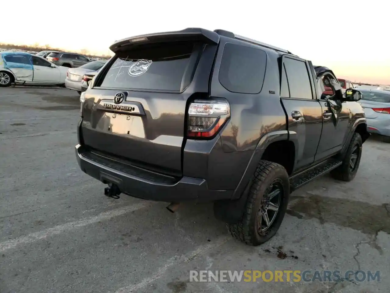 4 Фотография поврежденного автомобиля JTEBU5JR6K5623163 TOYOTA 4RUNNER 2019