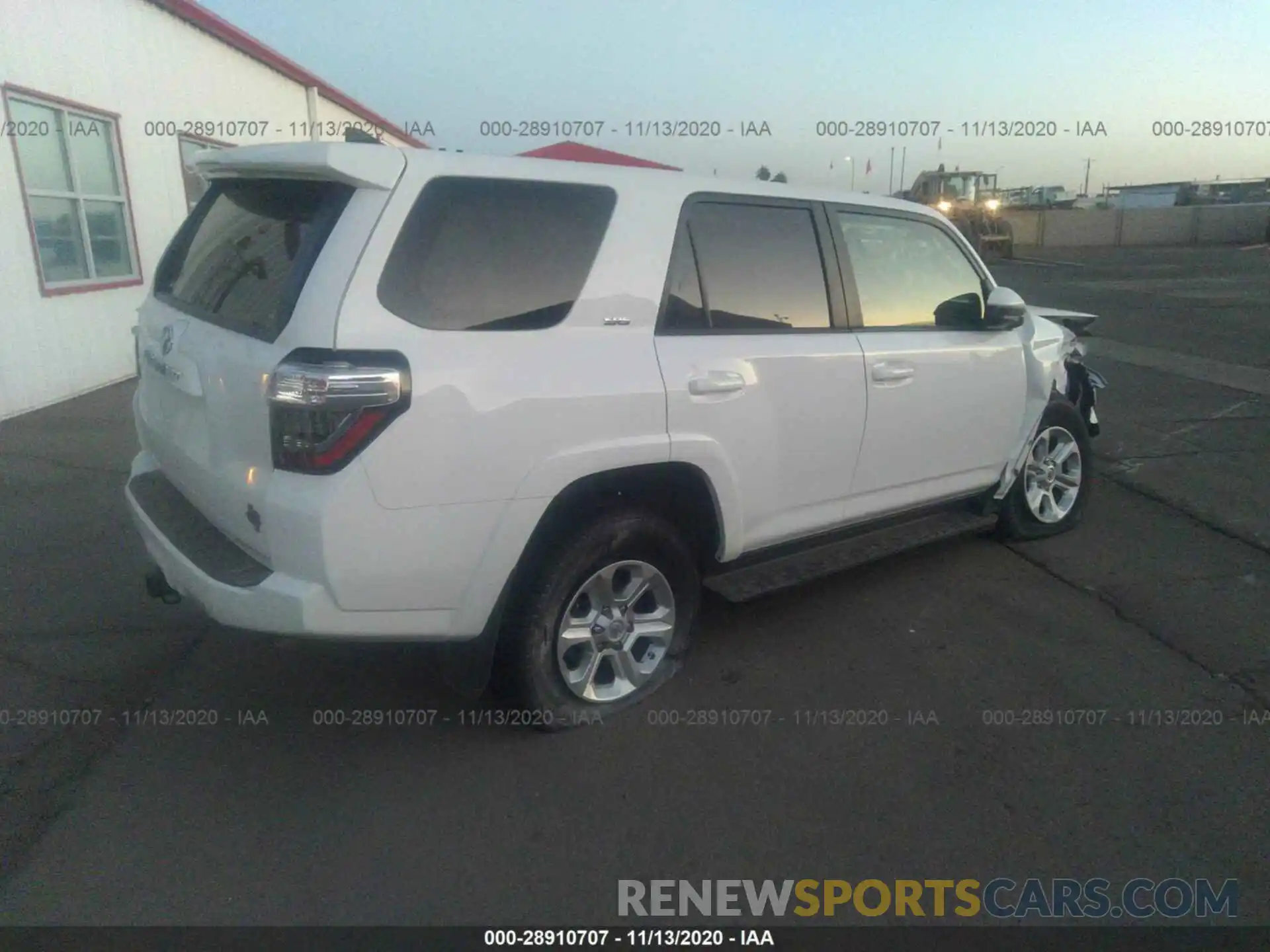 4 Фотография поврежденного автомобиля JTEBU5JR6K5635149 TOYOTA 4RUNNER 2019