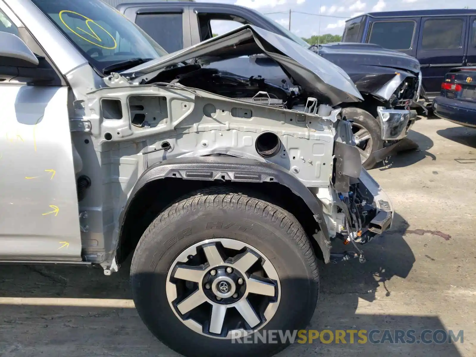 9 Photograph of a damaged car JTEBU5JR6K5636043 TOYOTA 4RUNNER 2019