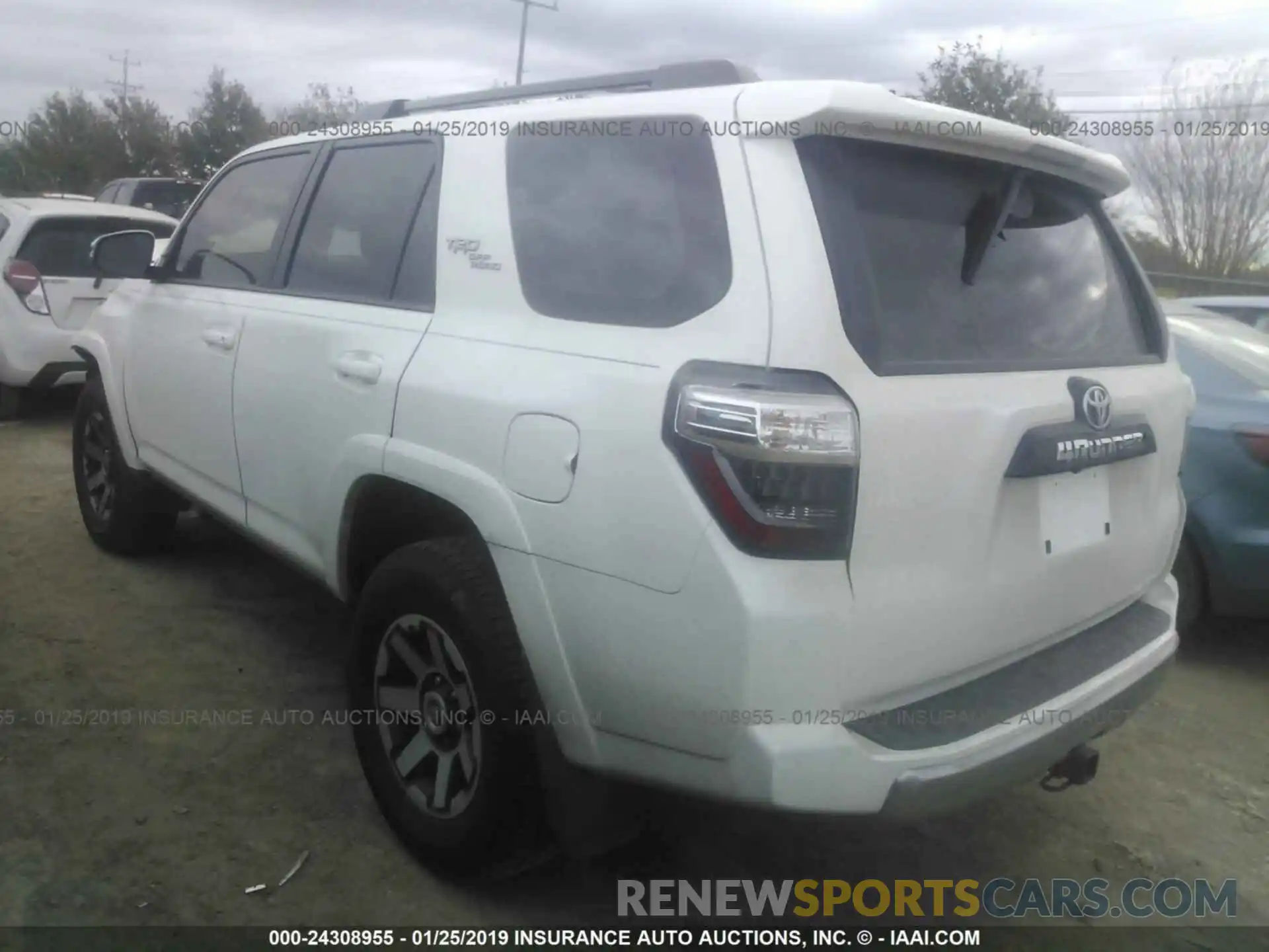 3 Фотография поврежденного автомобиля JTEBU5JR6K5636916 TOYOTA 4RUNNER 2019