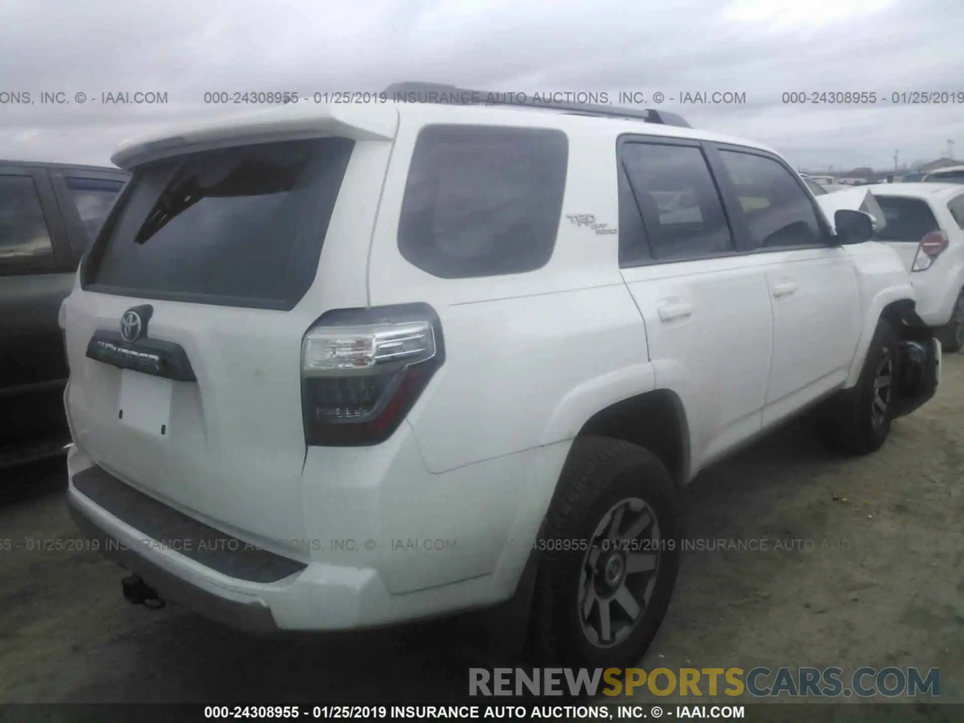 4 Фотография поврежденного автомобиля JTEBU5JR6K5636916 TOYOTA 4RUNNER 2019