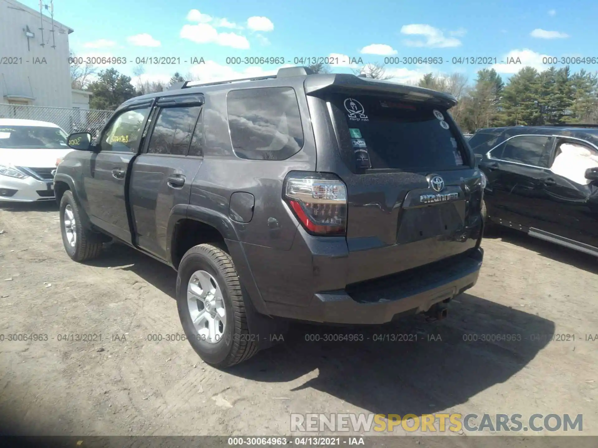 3 Фотография поврежденного автомобиля JTEBU5JR6K5638634 TOYOTA 4RUNNER 2019