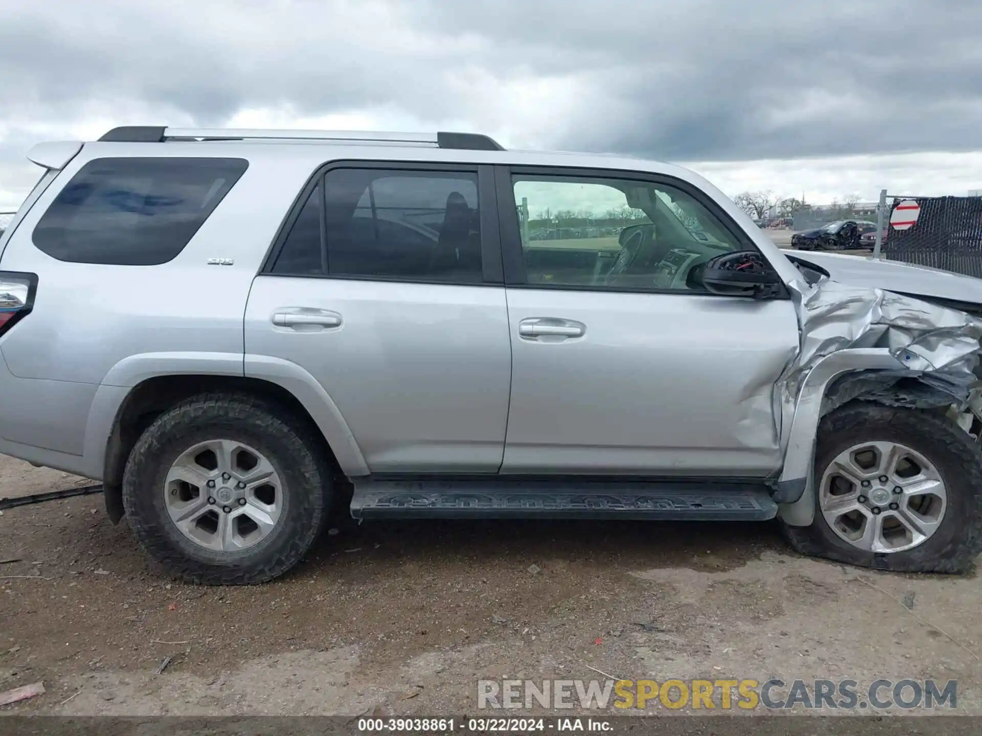 13 Photograph of a damaged car JTEBU5JR6K5640383 TOYOTA 4RUNNER 2019