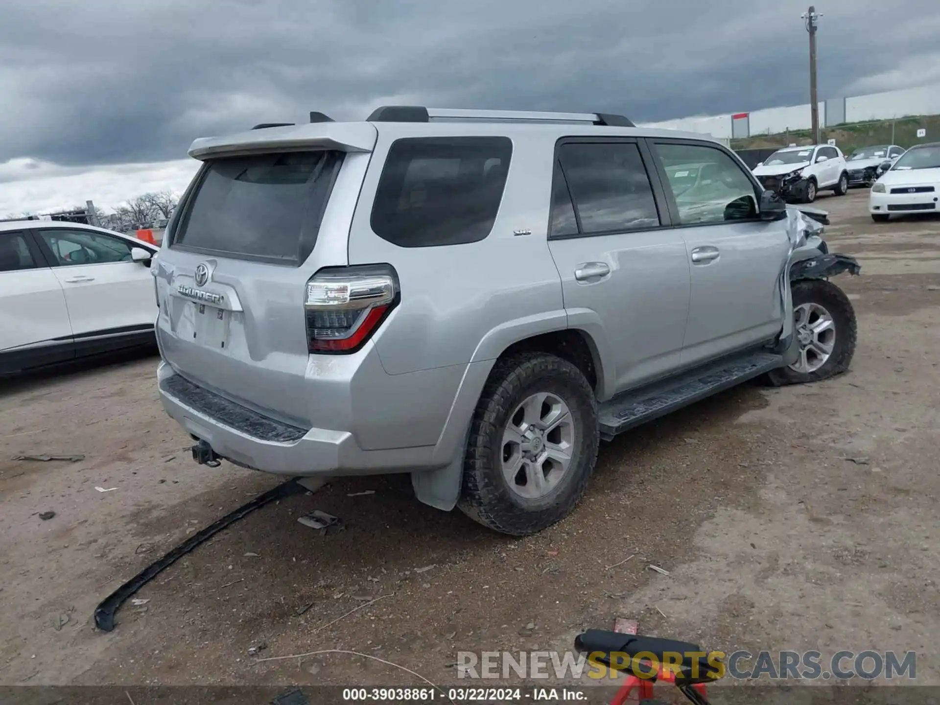 4 Photograph of a damaged car JTEBU5JR6K5640383 TOYOTA 4RUNNER 2019