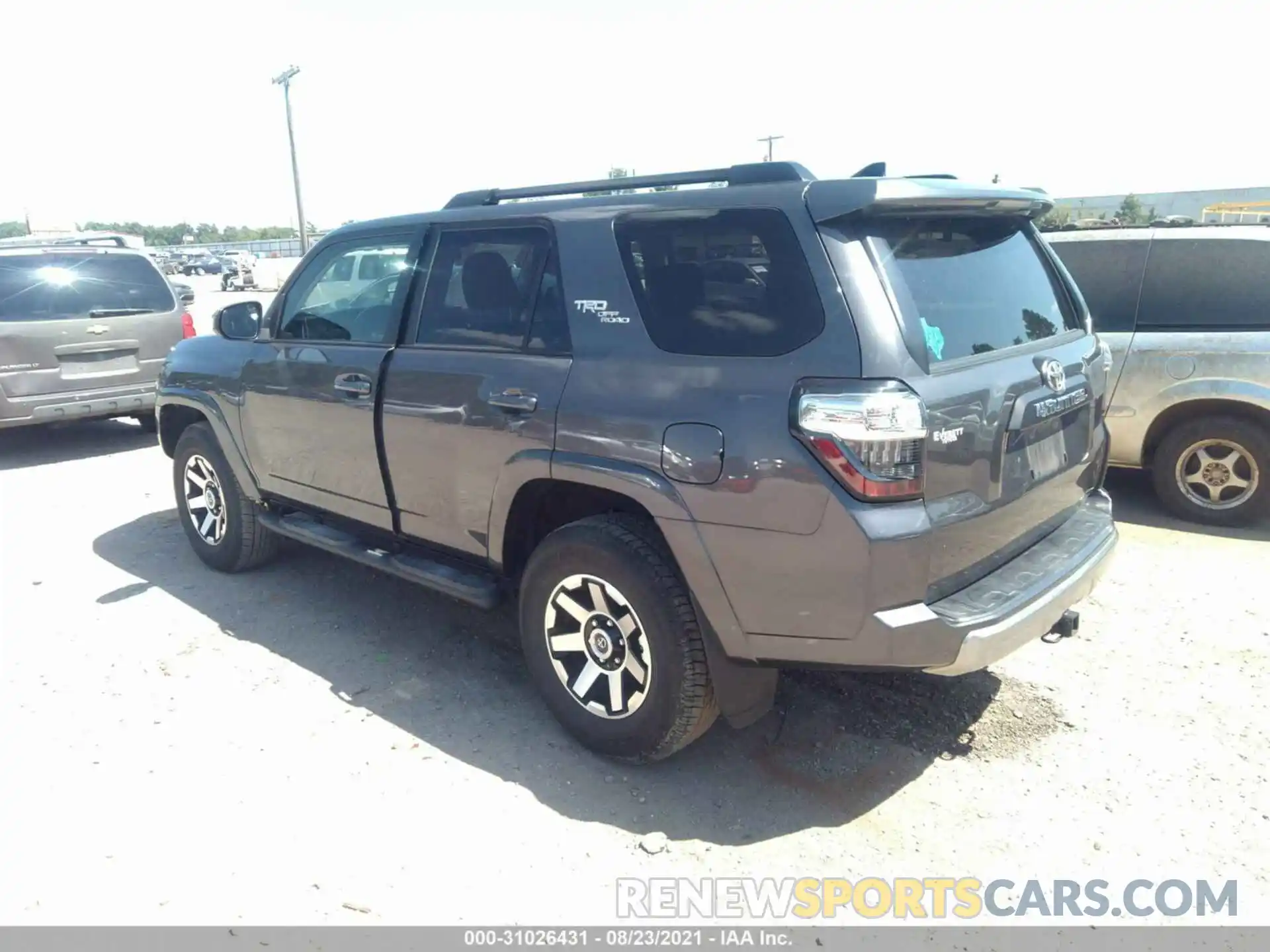 3 Фотография поврежденного автомобиля JTEBU5JR6K5642716 TOYOTA 4RUNNER 2019