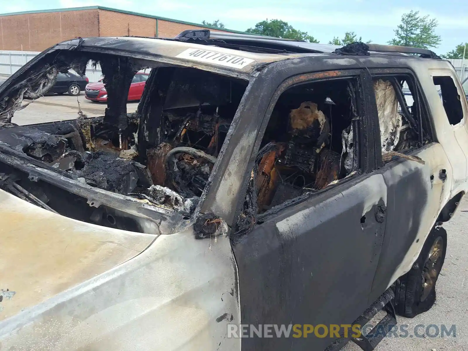 9 Photograph of a damaged car JTEBU5JR6K5658401 TOYOTA 4RUNNER 2019