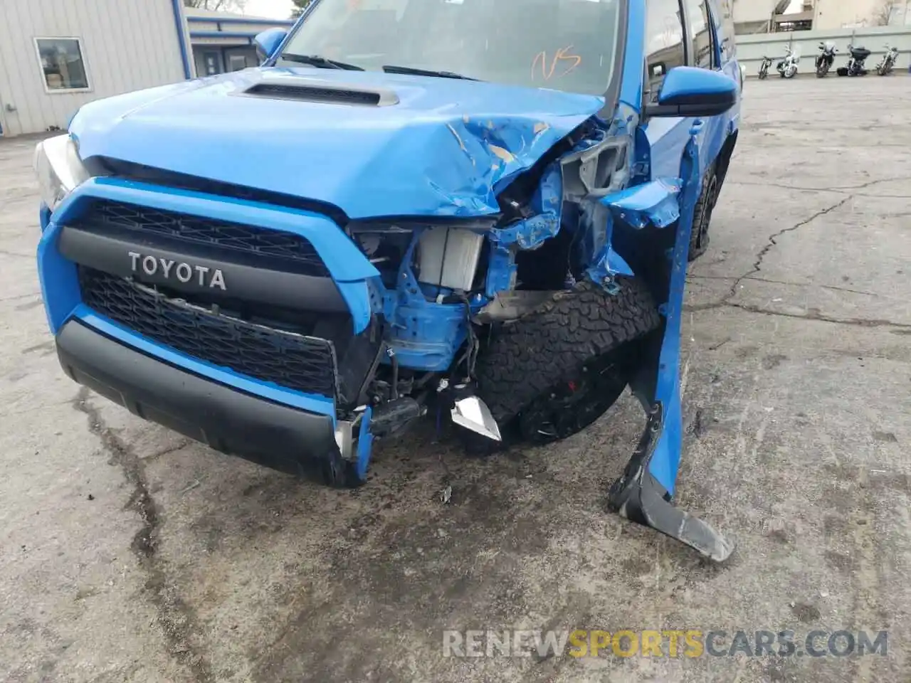 9 Photograph of a damaged car JTEBU5JR6K5658429 TOYOTA 4RUNNER 2019