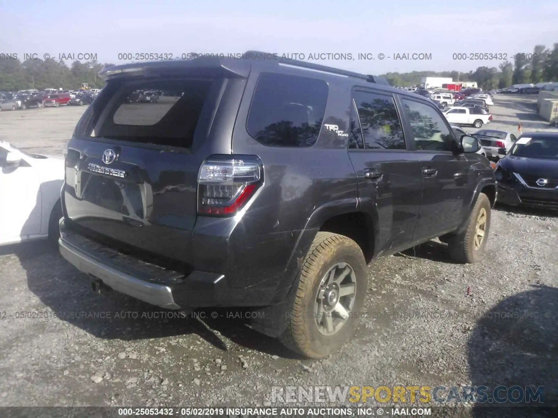 4 Фотография поврежденного автомобиля JTEBU5JR6K5658589 TOYOTA 4RUNNER 2019