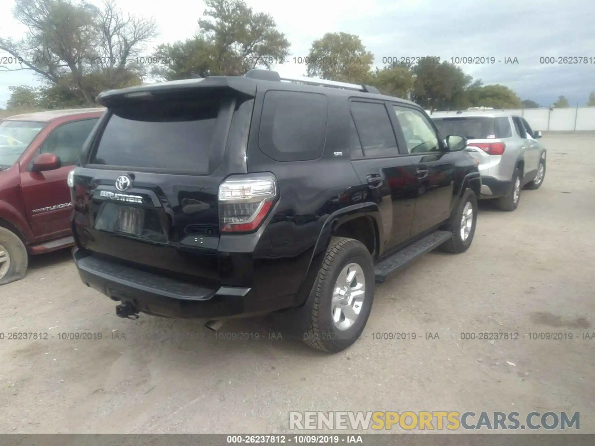 4 Photograph of a damaged car JTEBU5JR6K5660536 TOYOTA 4RUNNER 2019