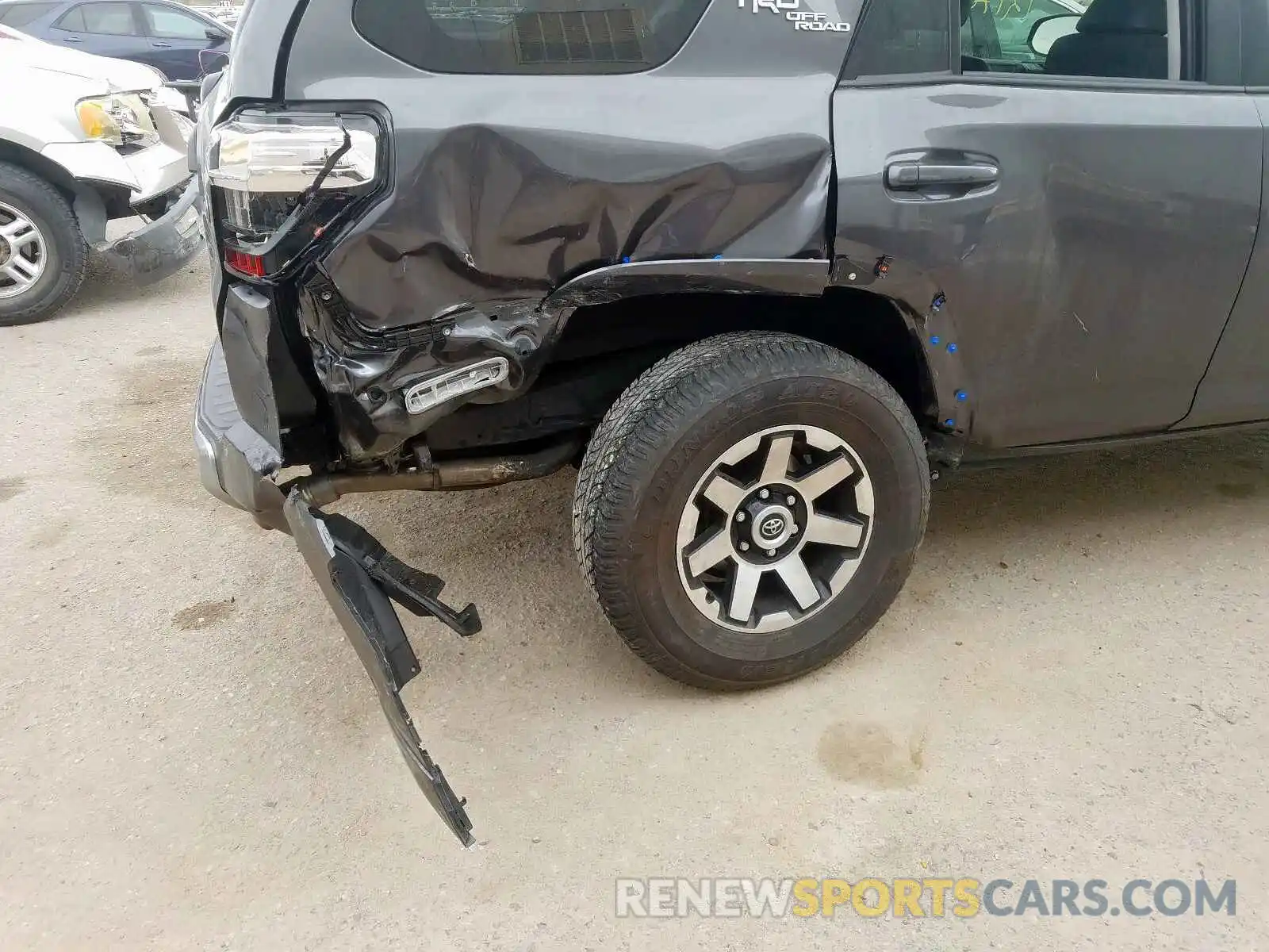 9 Photograph of a damaged car JTEBU5JR6K5660827 TOYOTA 4RUNNER 2019