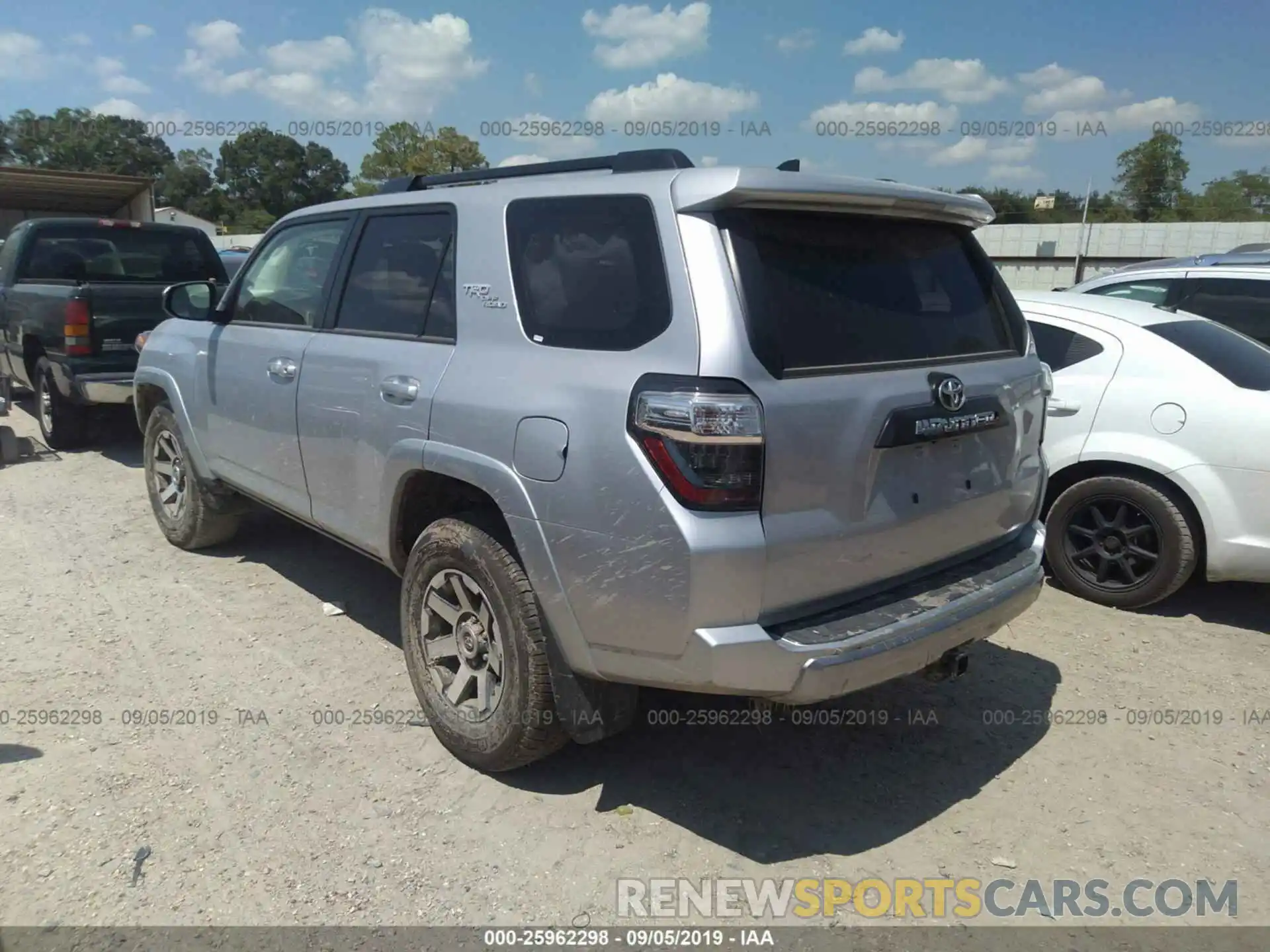 3 Фотография поврежденного автомобиля JTEBU5JR6K5665946 TOYOTA 4RUNNER 2019