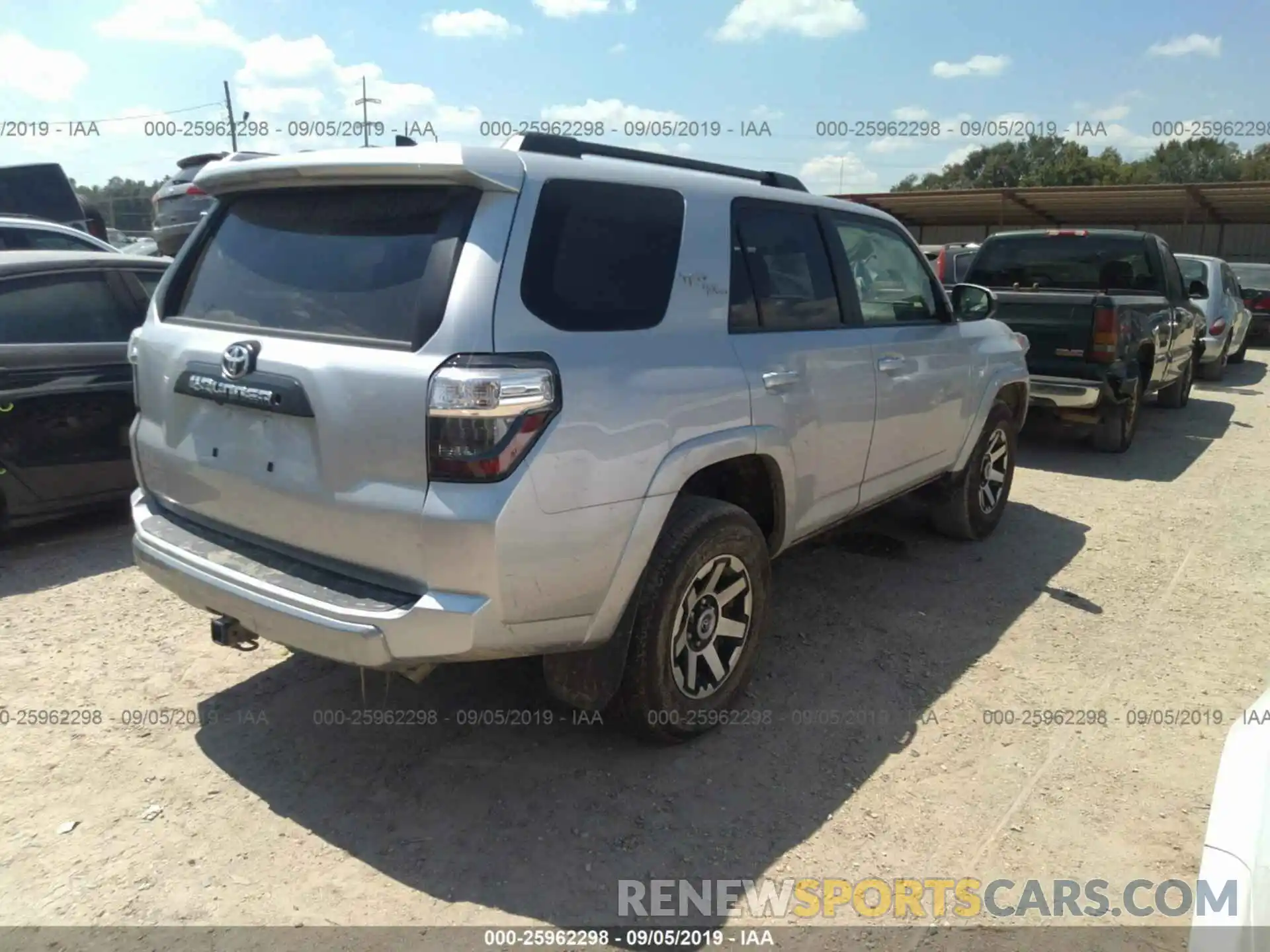 4 Фотография поврежденного автомобиля JTEBU5JR6K5665946 TOYOTA 4RUNNER 2019