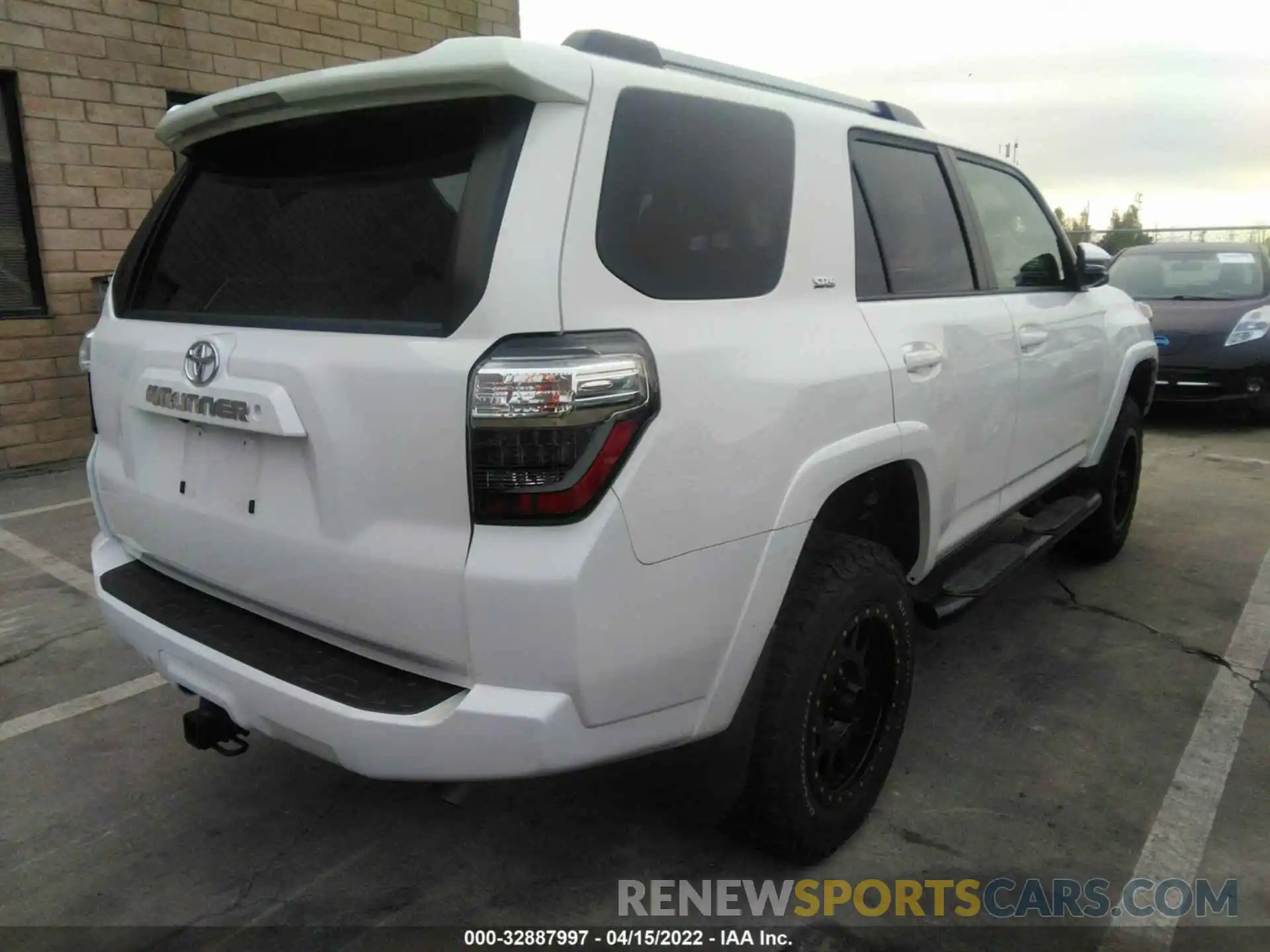 4 Фотография поврежденного автомобиля JTEBU5JR6K5667860 TOYOTA 4RUNNER 2019