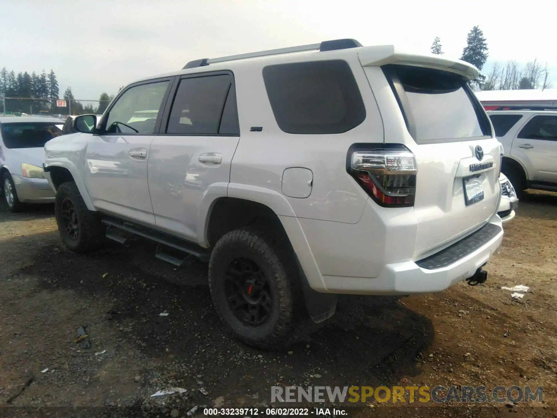 3 Фотография поврежденного автомобиля JTEBU5JR6K5674713 TOYOTA 4RUNNER 2019