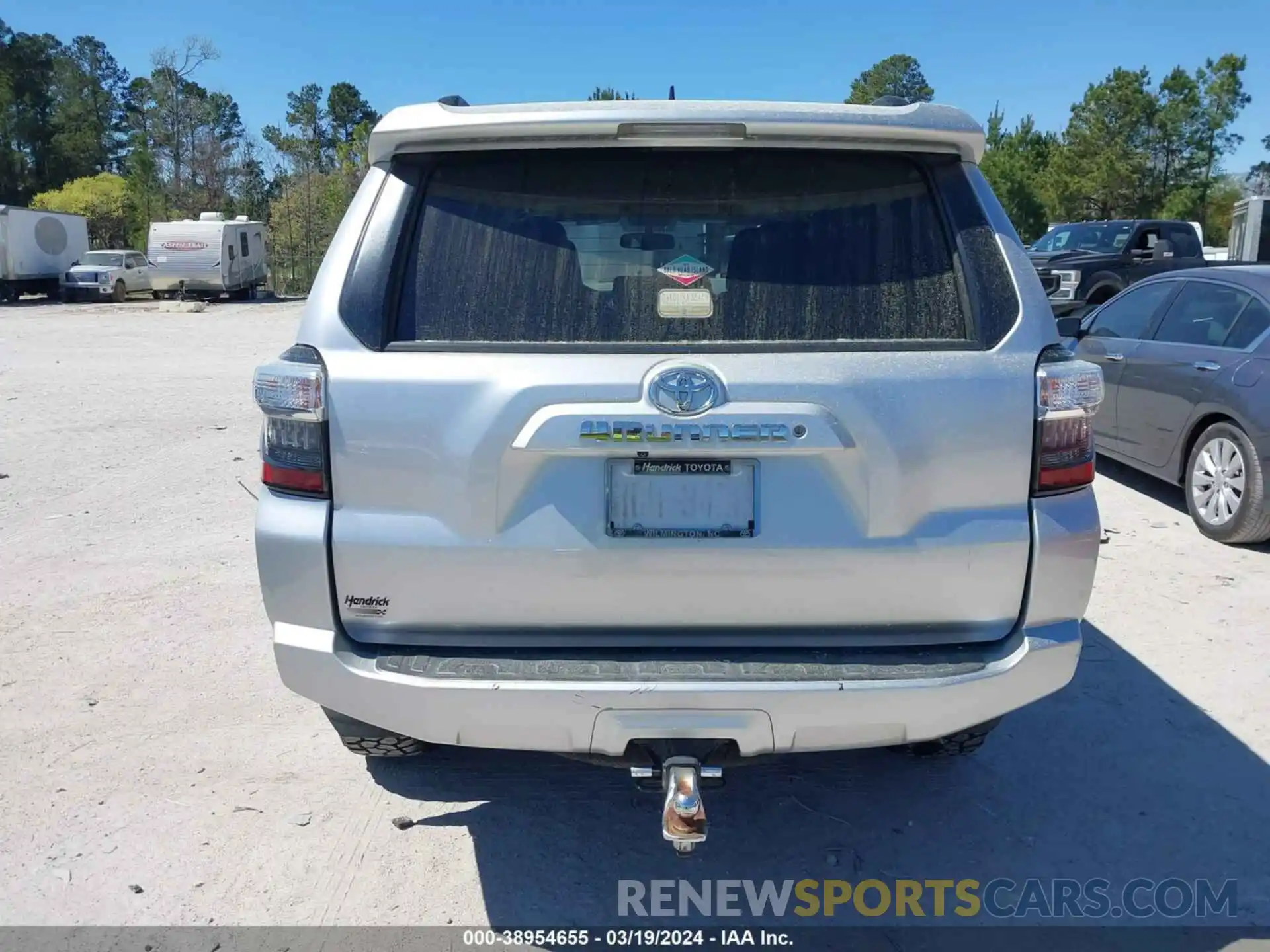 16 Photograph of a damaged car JTEBU5JR6K5681063 TOYOTA 4RUNNER 2019