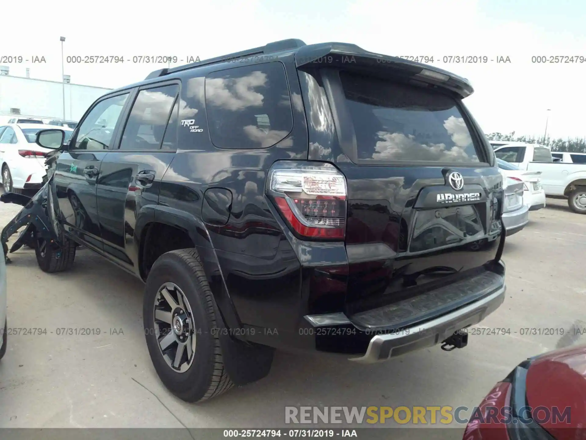 3 Фотография поврежденного автомобиля JTEBU5JR6K5695240 TOYOTA 4RUNNER 2019