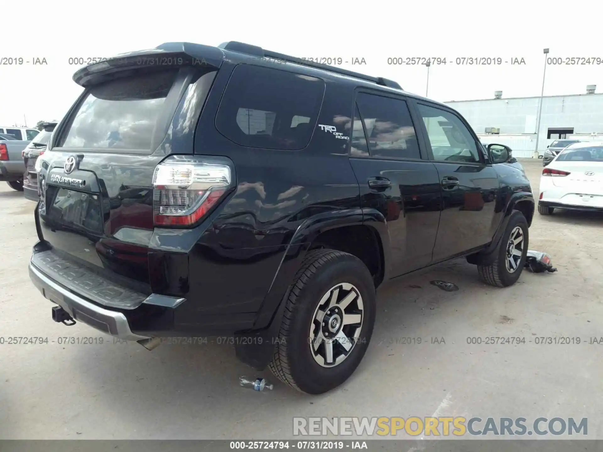 4 Фотография поврежденного автомобиля JTEBU5JR6K5695240 TOYOTA 4RUNNER 2019