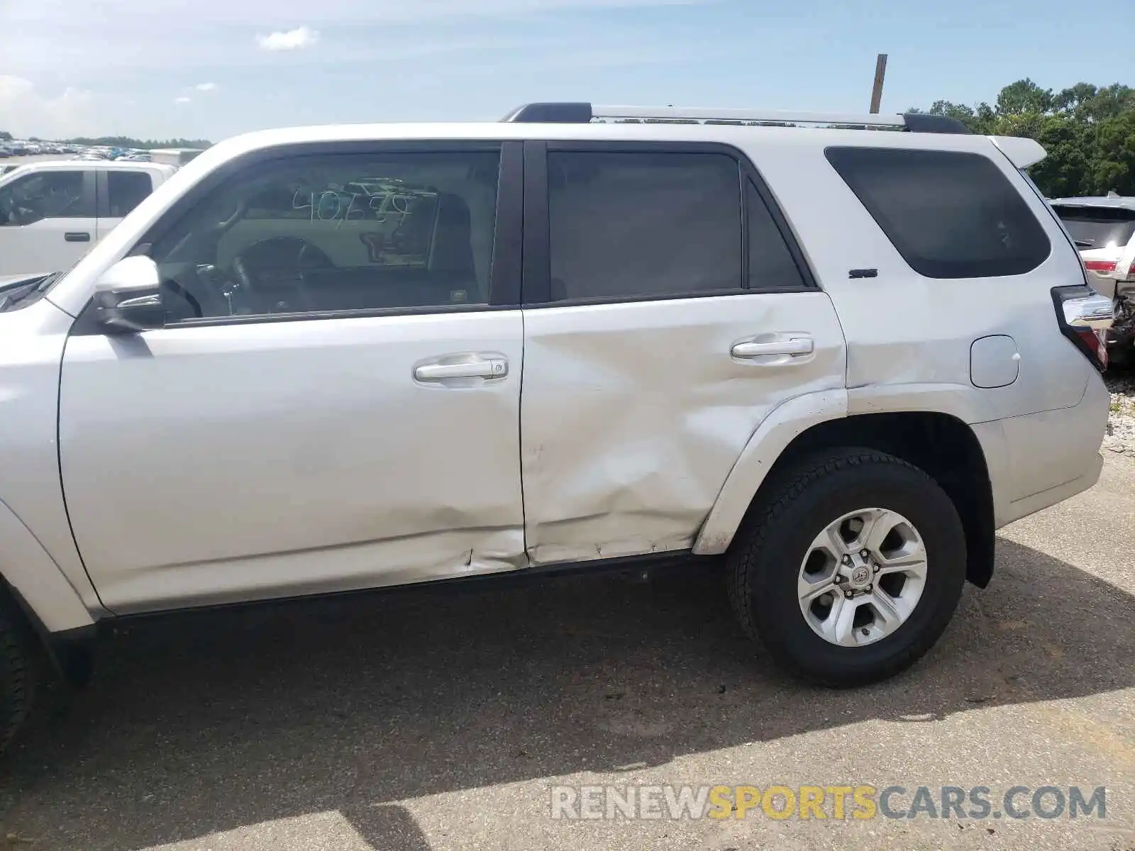 9 Photograph of a damaged car JTEBU5JR6K5702574 TOYOTA 4RUNNER 2019