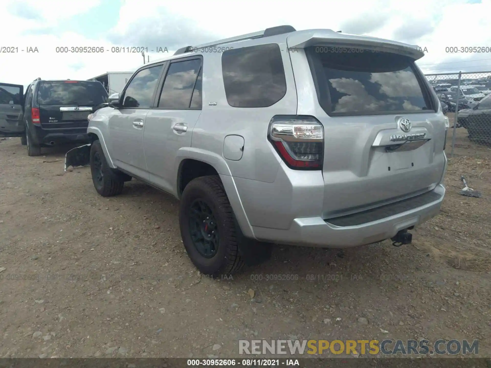 3 Фотография поврежденного автомобиля JTEBU5JR6K5717608 TOYOTA 4RUNNER 2019