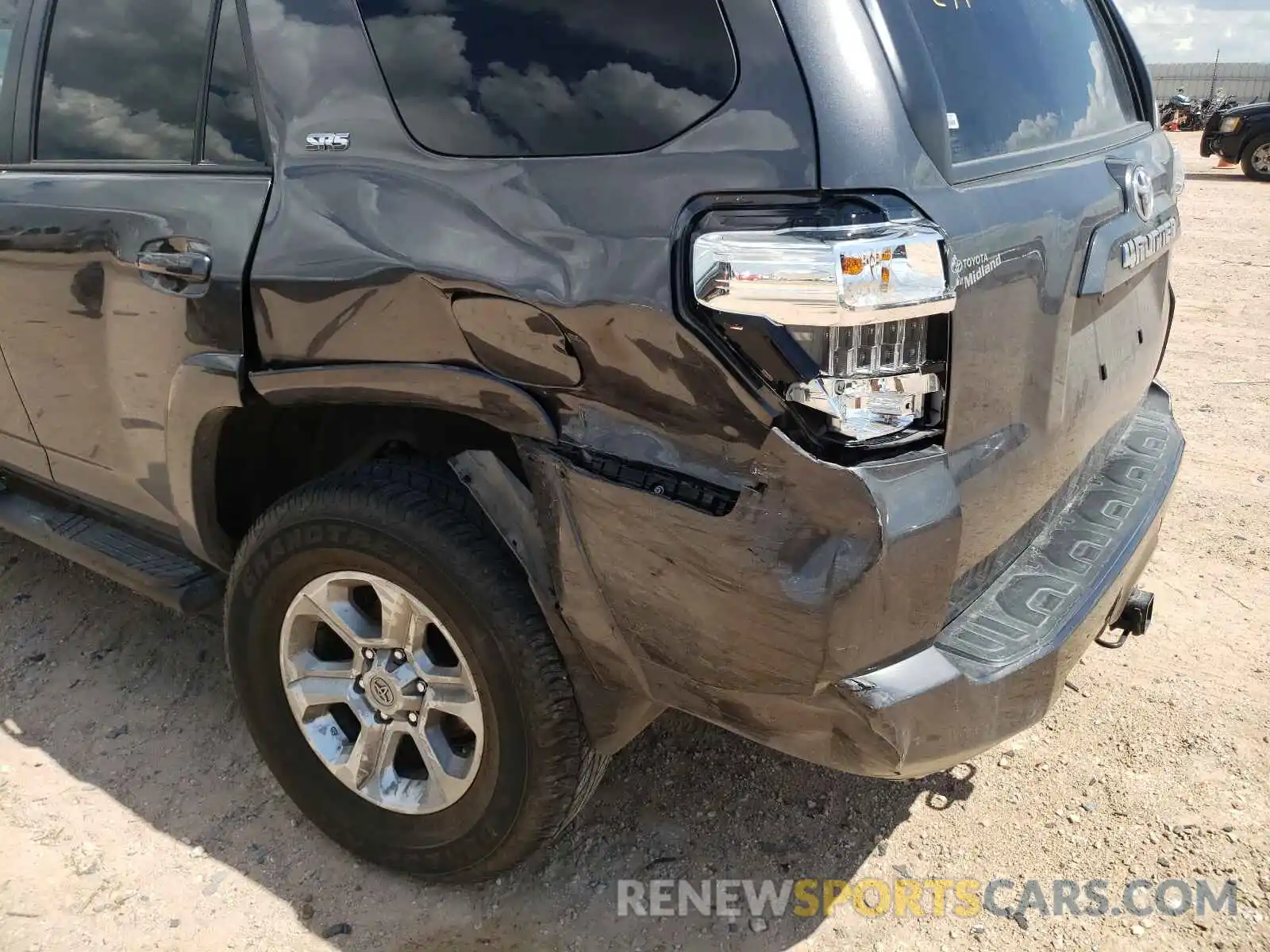 9 Photograph of a damaged car JTEBU5JR6K5723392 TOYOTA 4RUNNER 2019