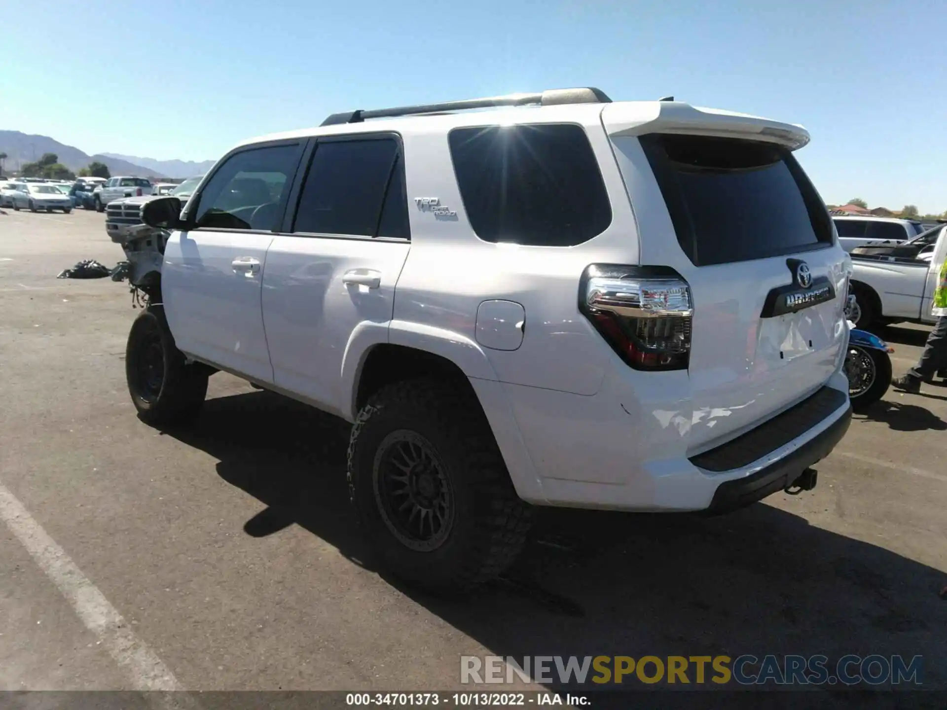 3 Фотография поврежденного автомобиля JTEBU5JR6K5723912 TOYOTA 4RUNNER 2019