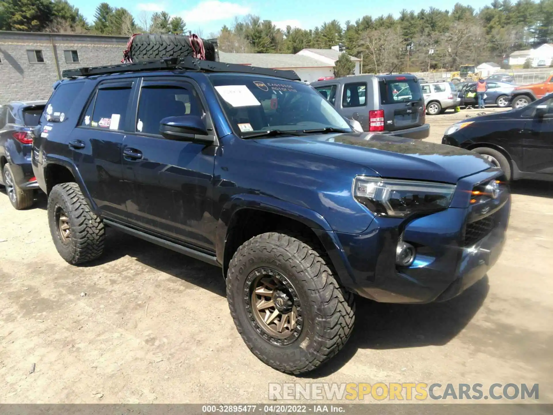 1 Фотография поврежденного автомобиля JTEBU5JR6K5728608 TOYOTA 4RUNNER 2019