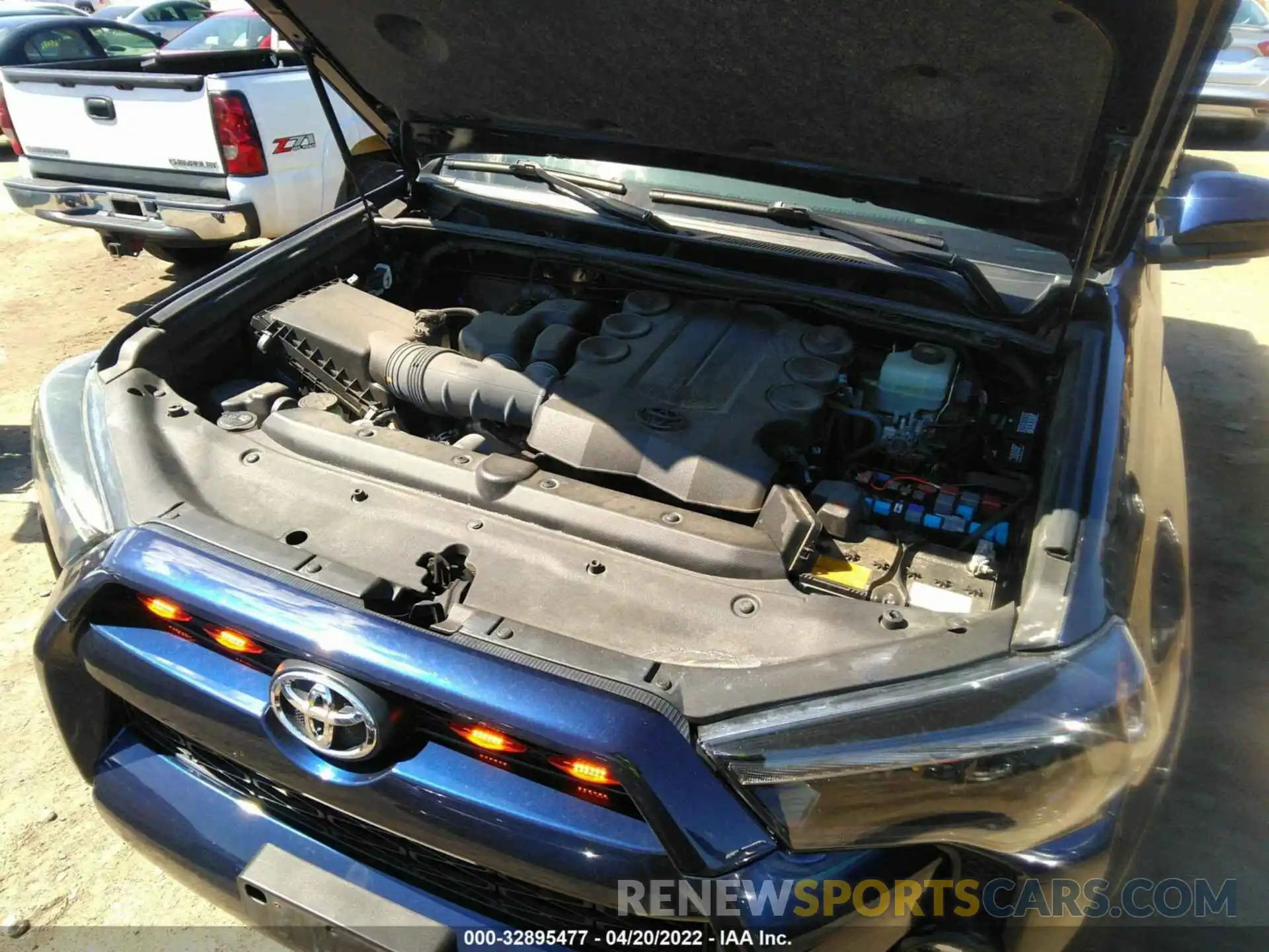 10 Photograph of a damaged car JTEBU5JR6K5728608 TOYOTA 4RUNNER 2019