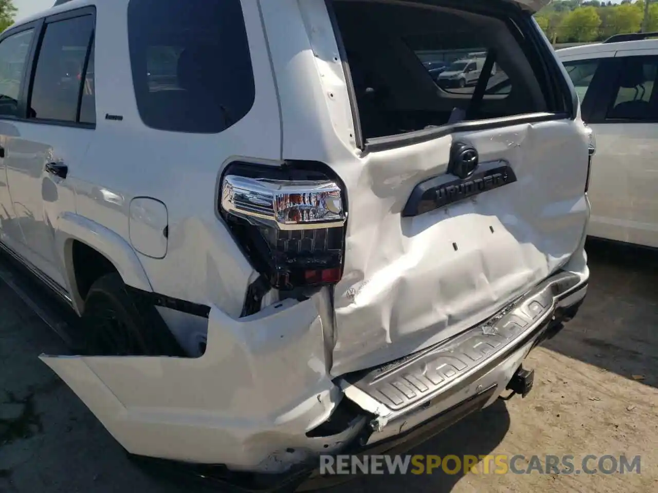 9 Photograph of a damaged car JTEBU5JR6K5735879 TOYOTA 4RUNNER 2019