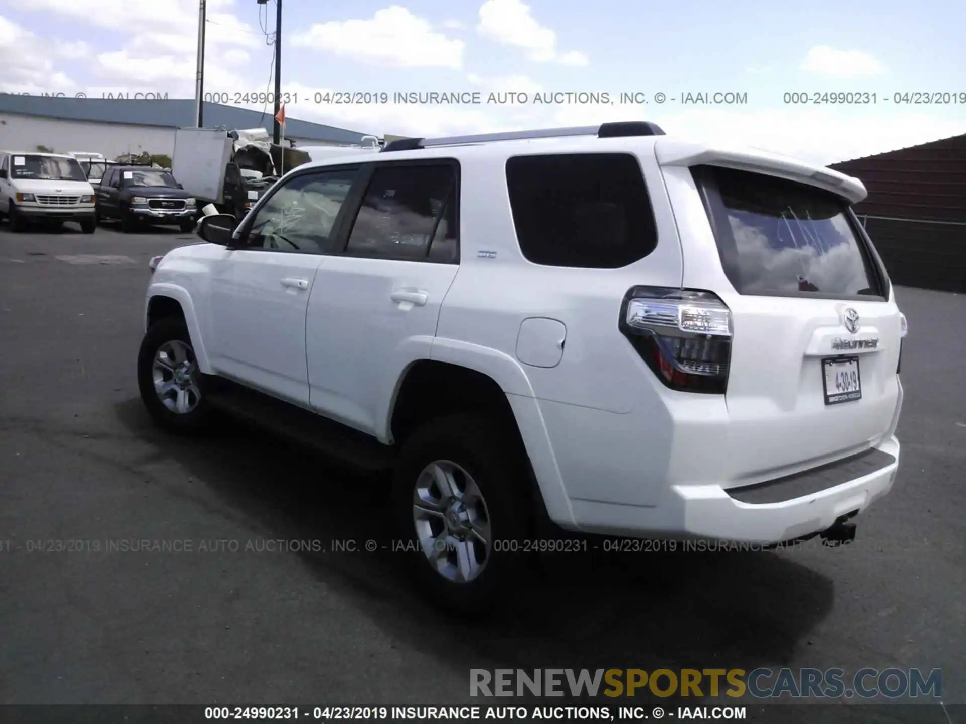 3 Фотография поврежденного автомобиля JTEBU5JR7K5611720 TOYOTA 4RUNNER 2019