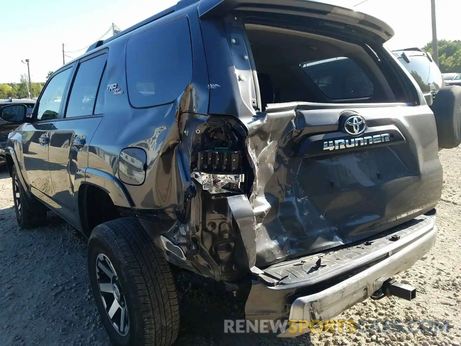 9 Photograph of a damaged car JTEBU5JR7K5613550 TOYOTA 4RUNNER 2019